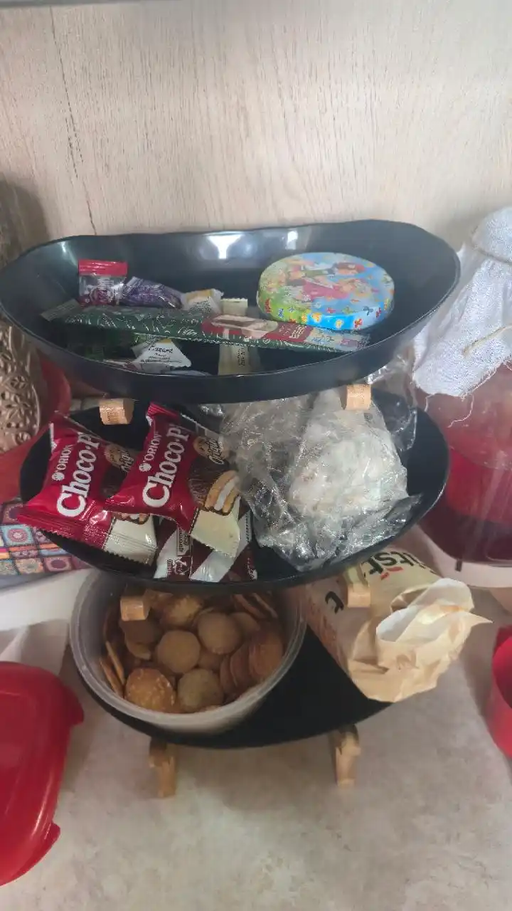Uch qavatli meva idishi