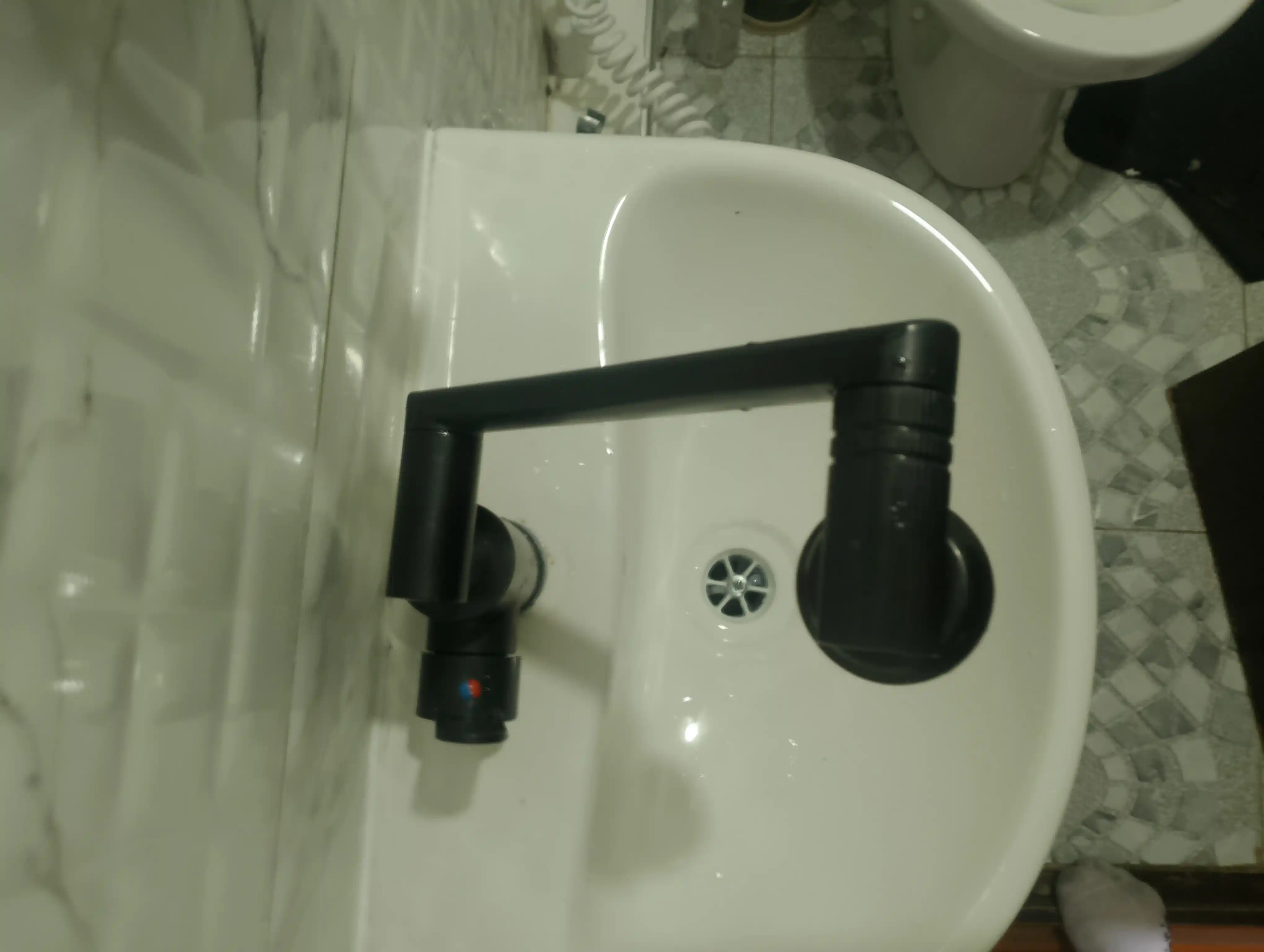 Смеситель для кухни и ванной раковины, 360° поворотный, два режима воды, простая установка