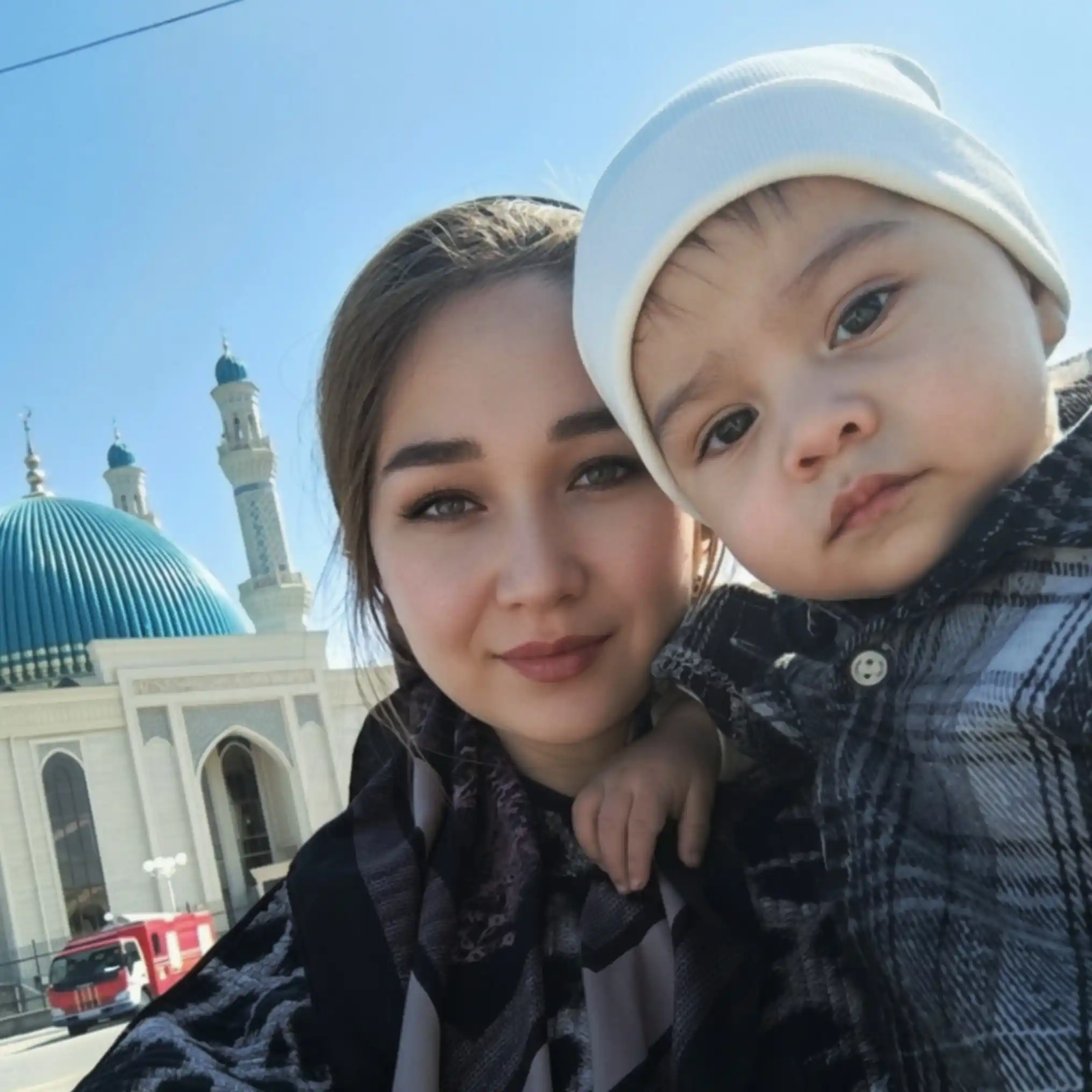 Bolalar uchun plashli ko'ylak, o'g'il bolalar va qizlar uchun