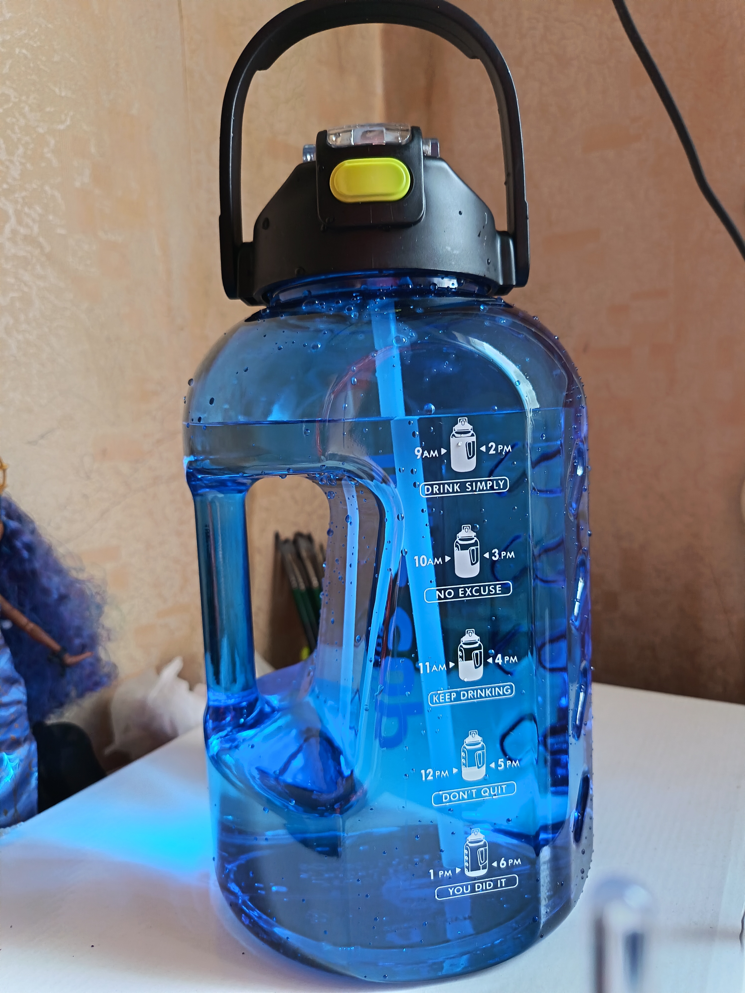 Suv va ichimliklar uchun trubkali katta butilka, 3000 ml, BIG Cup