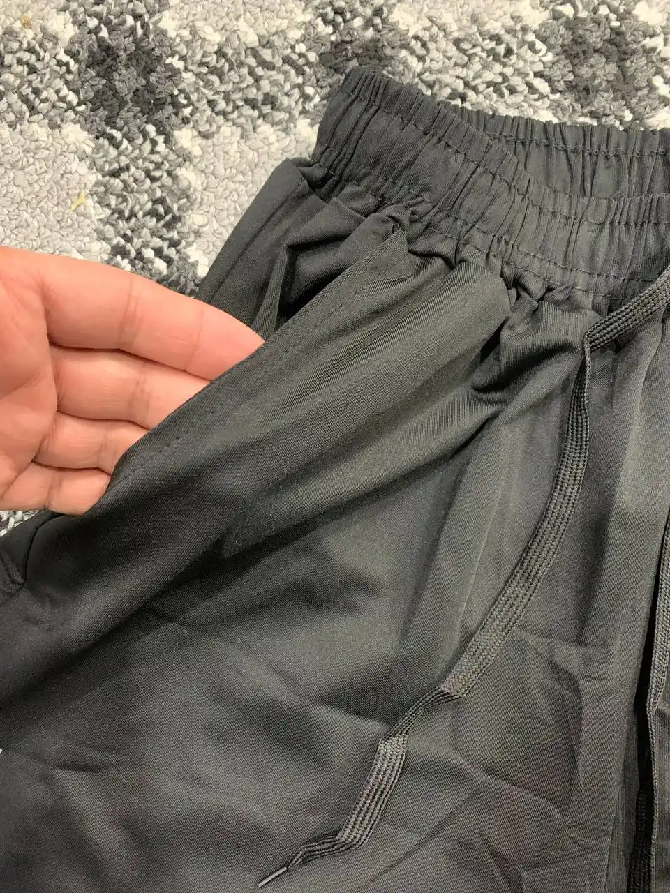 Mashg‘ulotlar va yugurish uchun erkaklar shortiklari fitnes va zal kundalik nafas oladigan