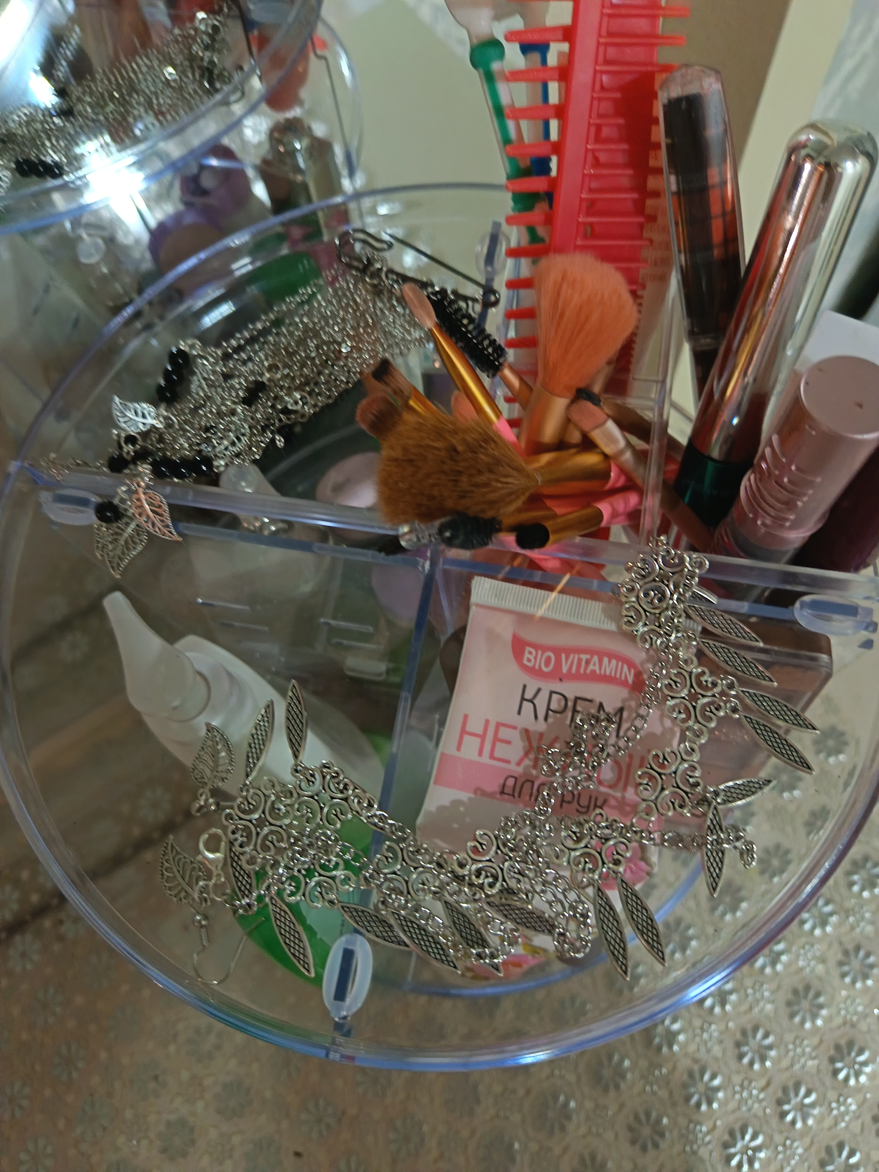 Kosmetika organizer 360° aylanuvchi, katta sig‘imli, shaffof make-up organizer