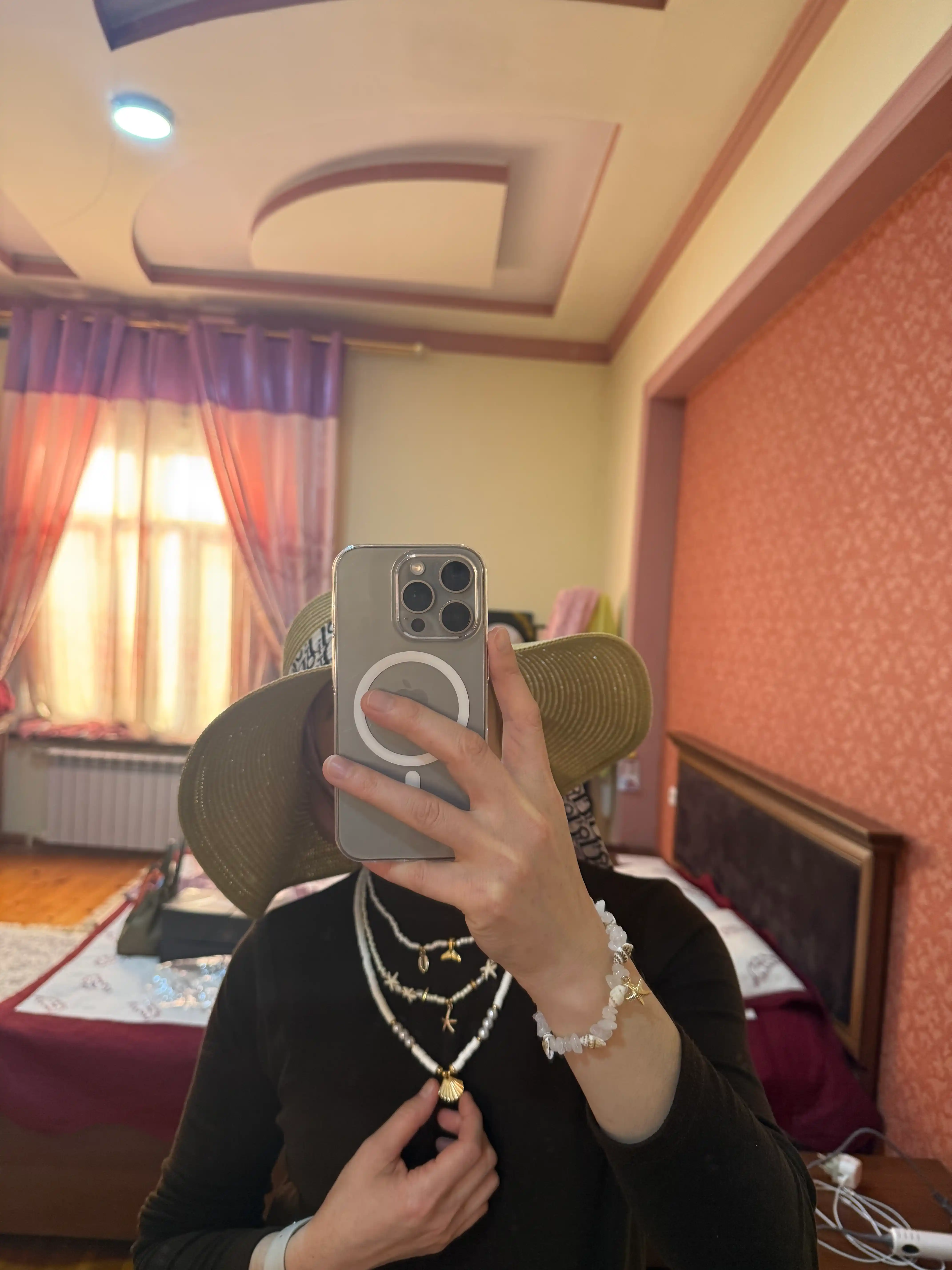 Ayollar shlyapasi, dam olish va sayohat uchun bosh kiyim