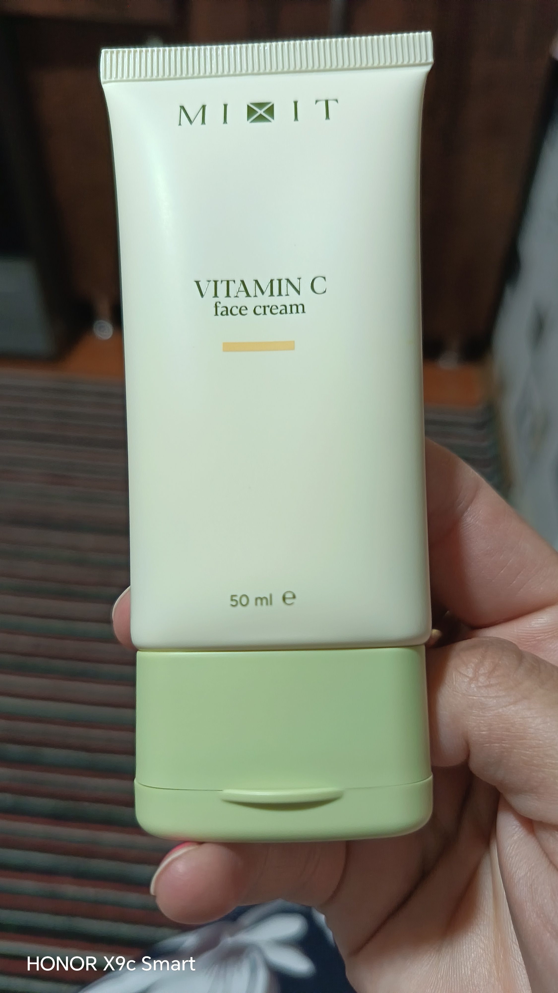 Крем для лица осветляющий от пигментных пятен, выравнивающий тон MIXIT Vitamin C, 50 мл