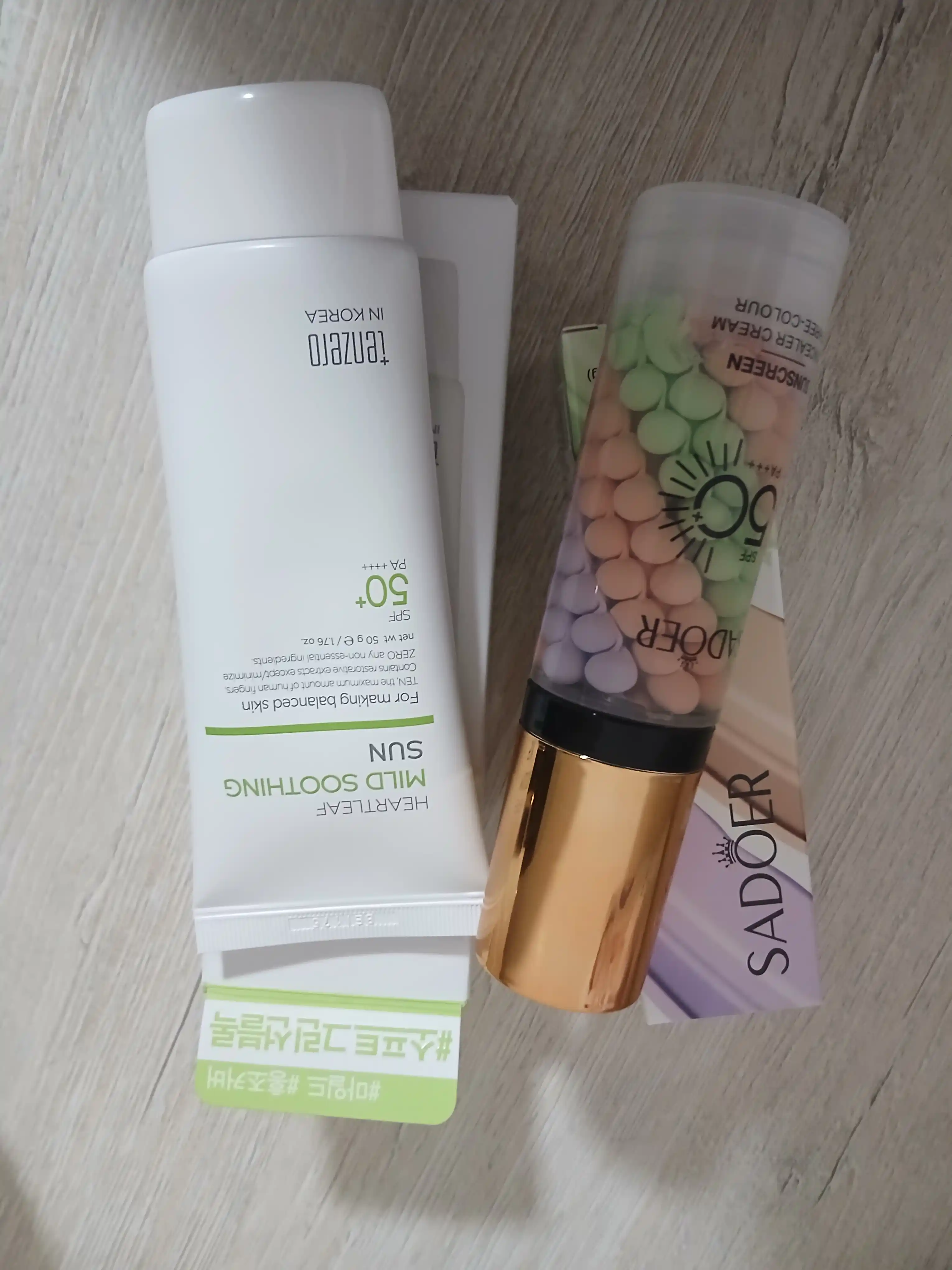 Quyoshdan himoyalovchi kremi yuz uchun tinchlantiruvchi SPF50+ PA++++, Tenzero
