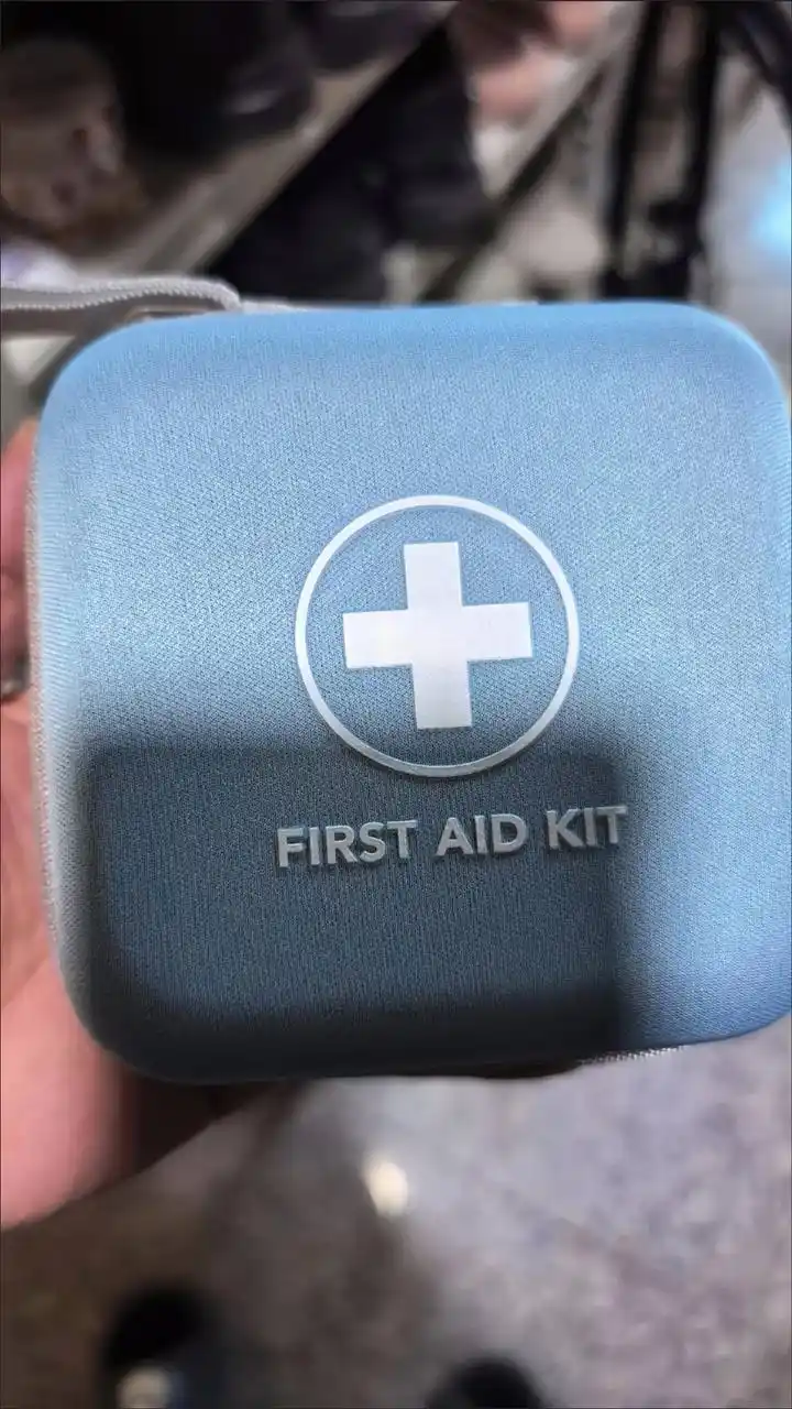 Аптечка дорожная First Aid Kit, водонепроницаемая, компактная 13×13 см