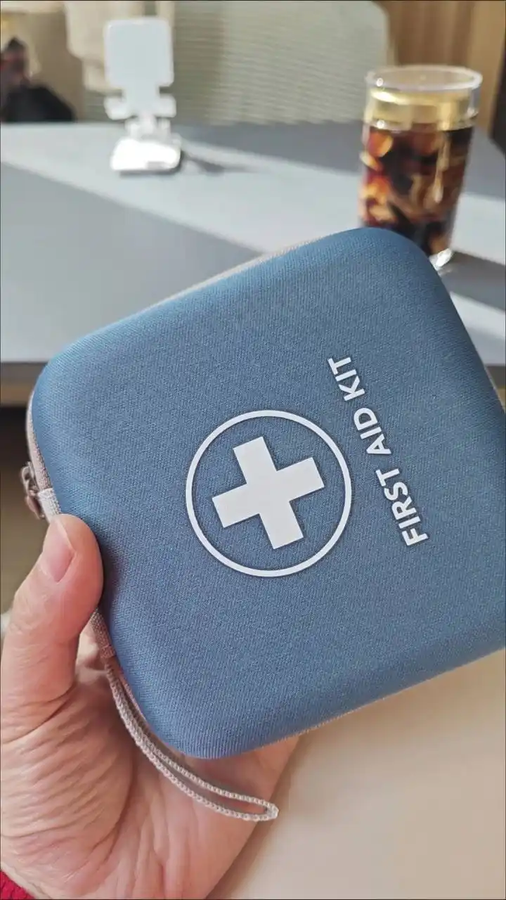 Аптечка дорожная First Aid Kit, водонепроницаемая, компактная 13×13 см