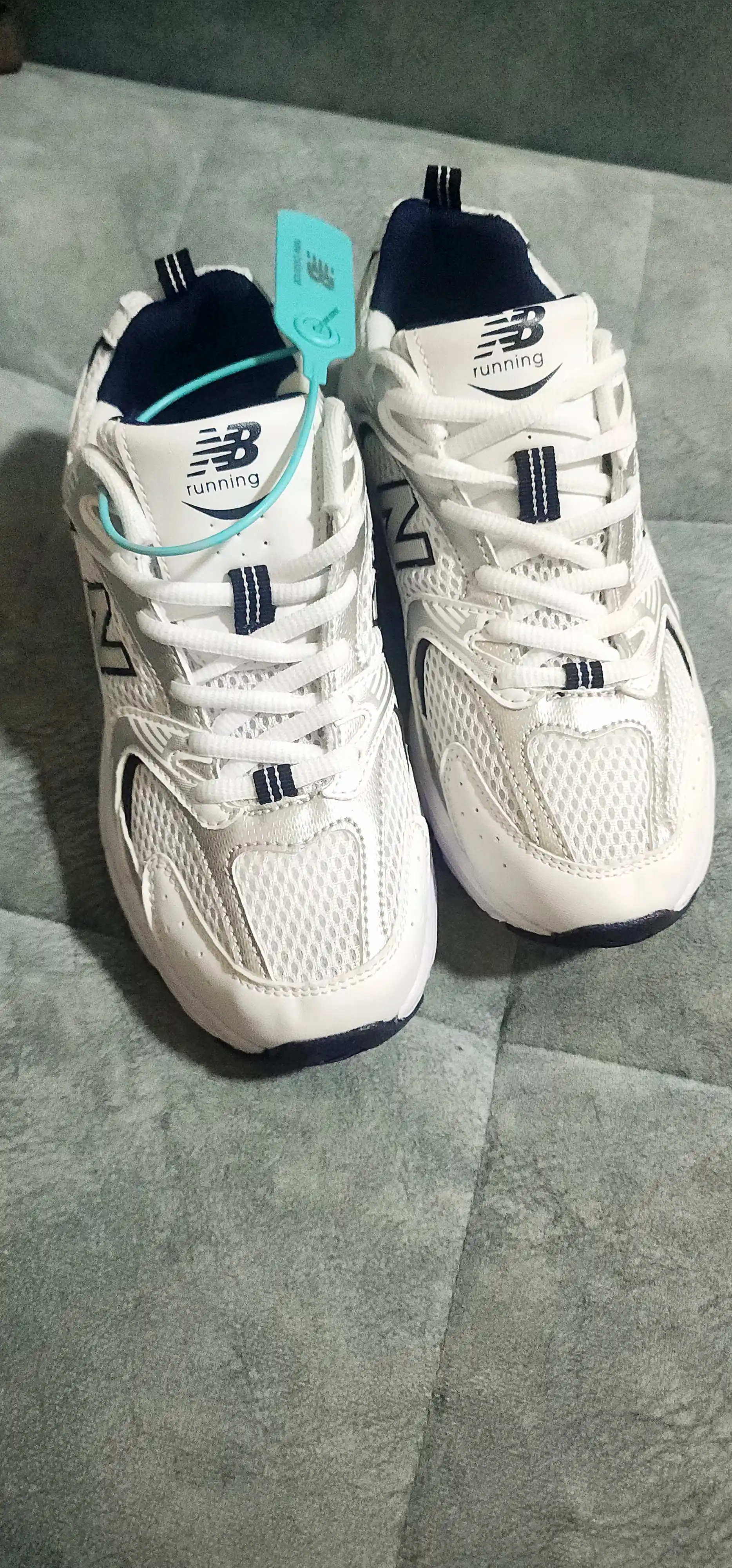 New Balance 530 Ayollar krossovkasi