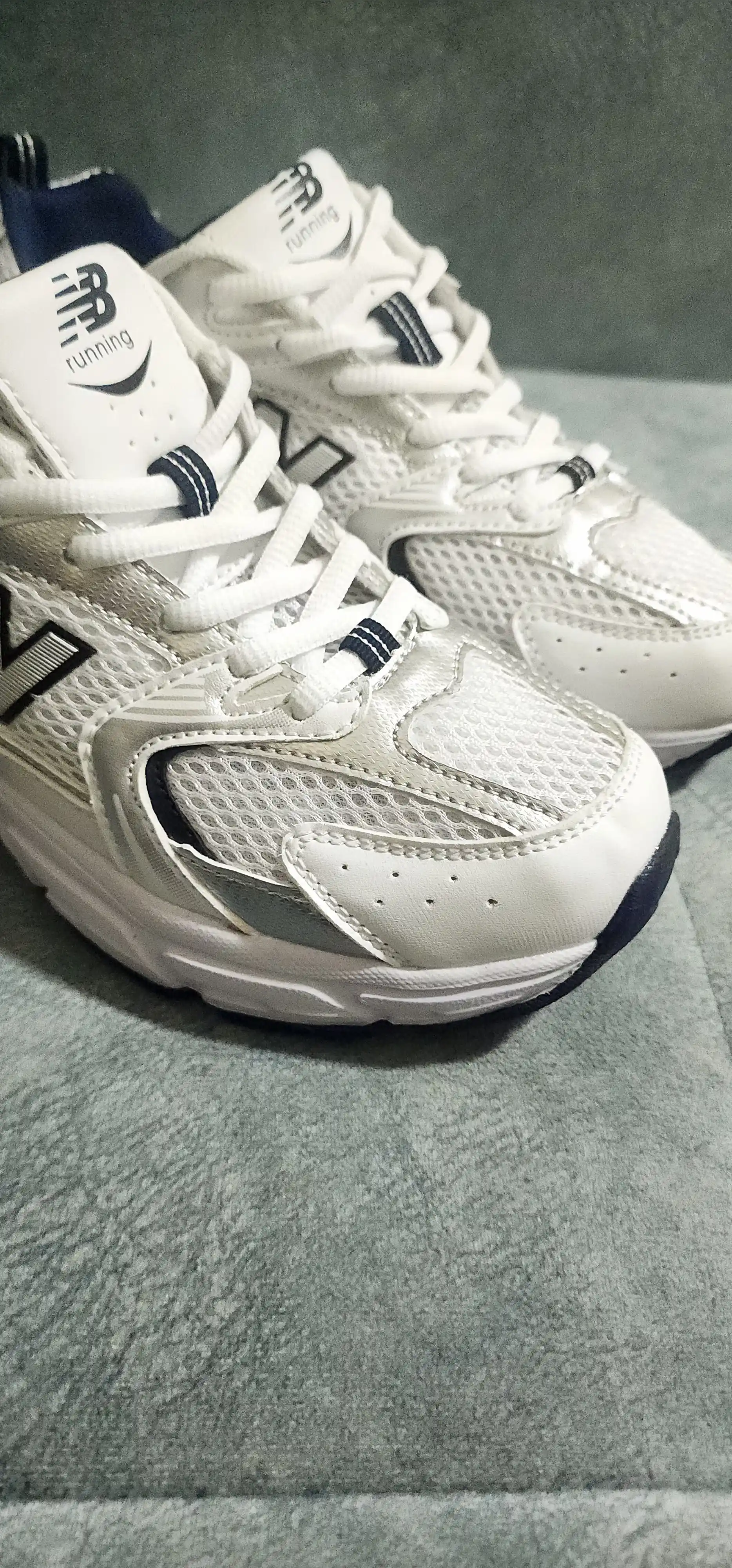 New Balance 530 Ayollar krossovkasi
