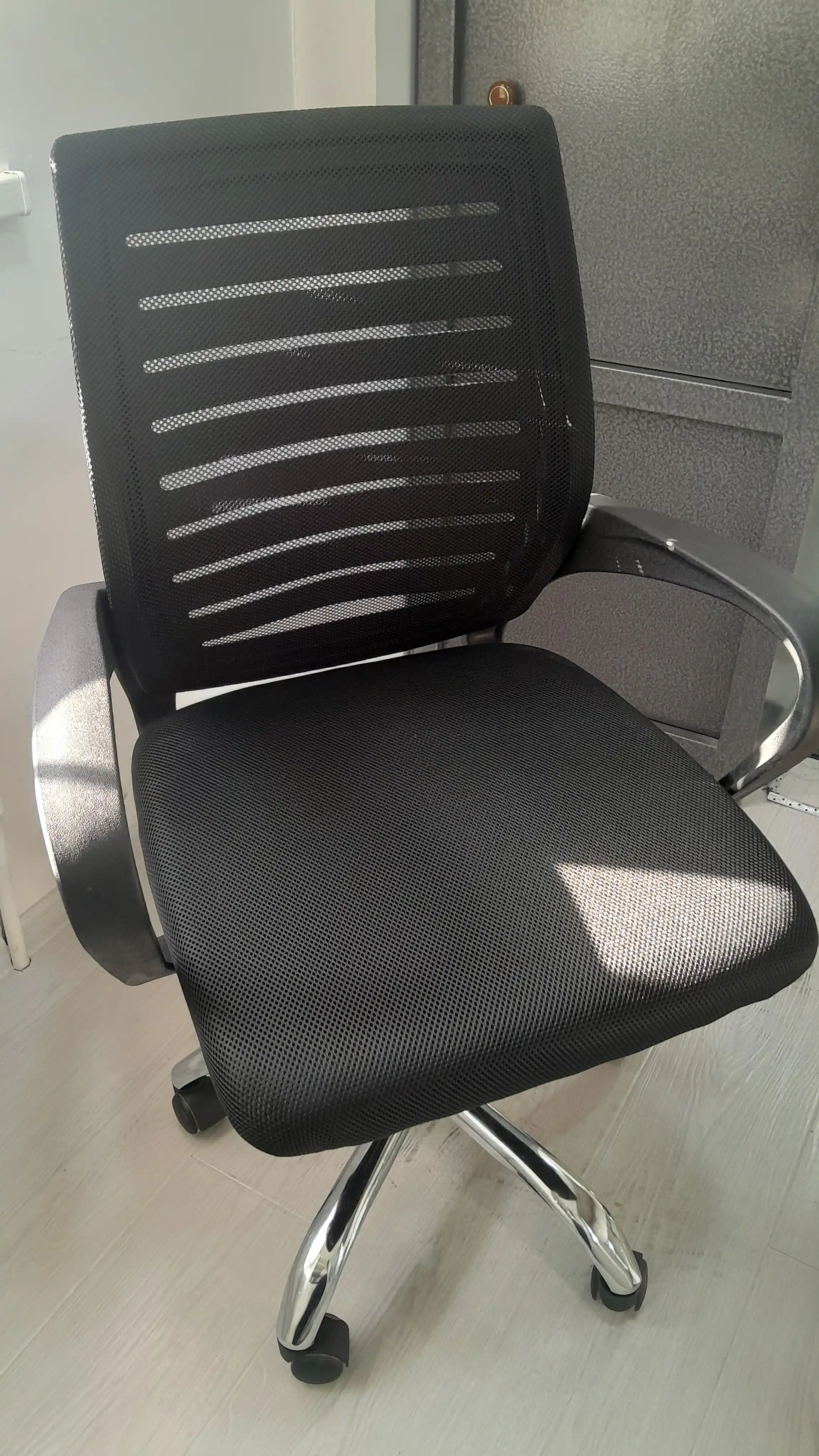 Ofis va kompyuter kreslosi TASK, setka, tebranadigan kreslo, kreslolar, ergonomik kreslo