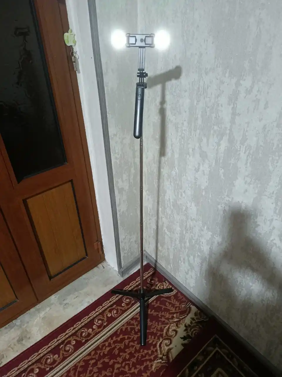 Штатив для телефона, 170 см, 4 в 1, 2 LED фонаря и Bluetooth: монопод, селфи-палка, stick