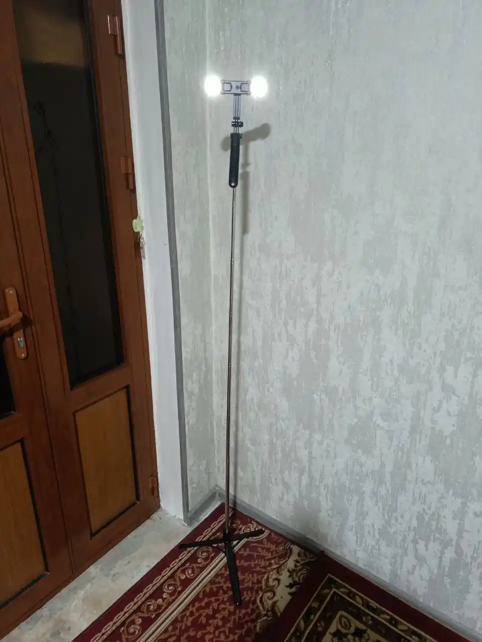 Штатив для телефона, 170 см, 4 в 1, 2 LED фонаря и Bluetooth: монопод, селфи-палка, stick