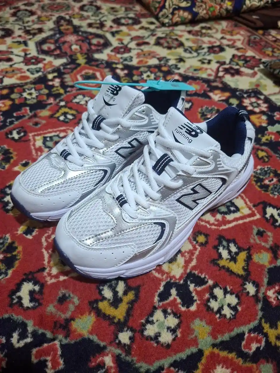 New Balance 530 Ayollar krossovkasi