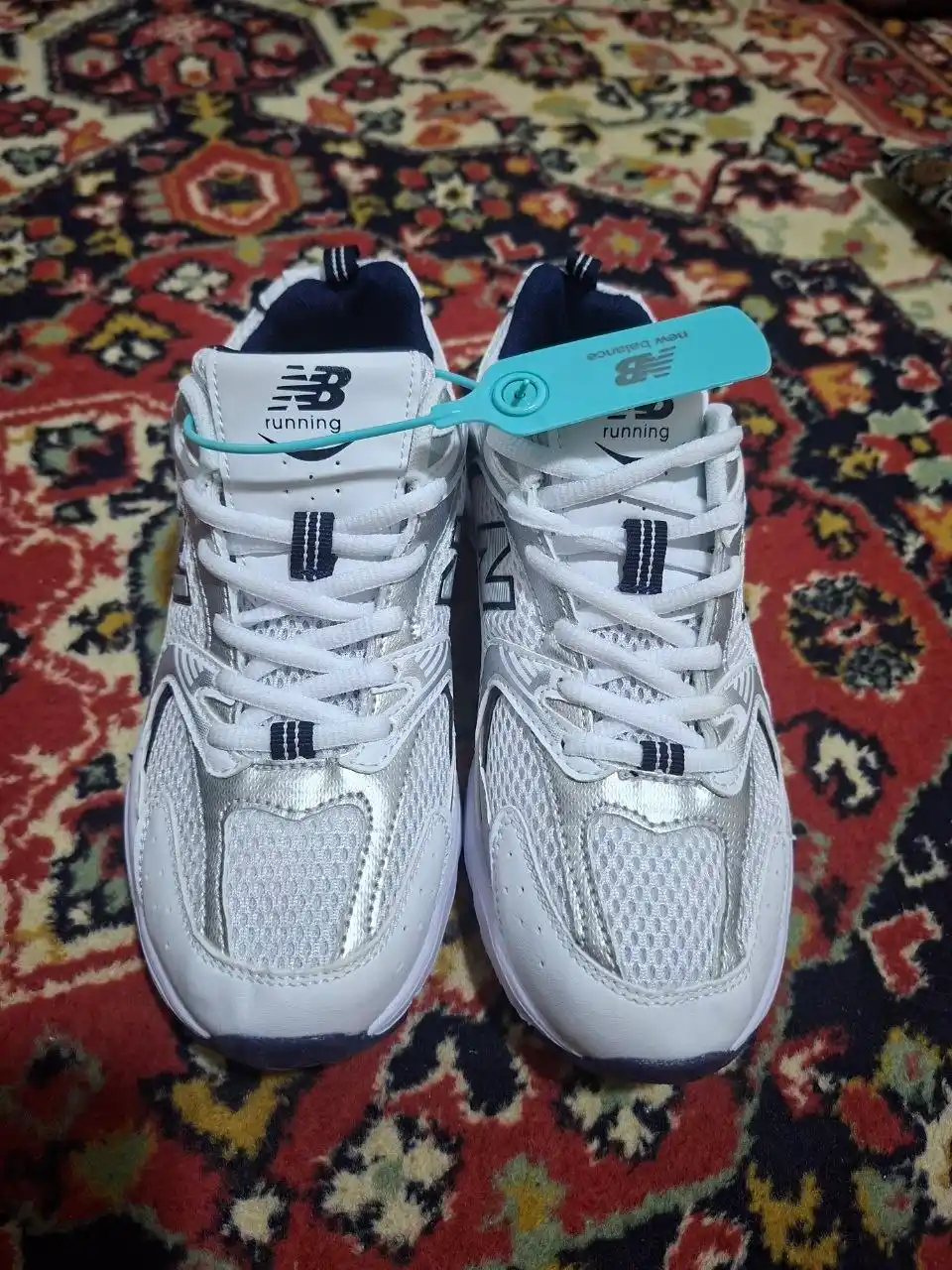 New Balance 530 Ayollar krossovkasi