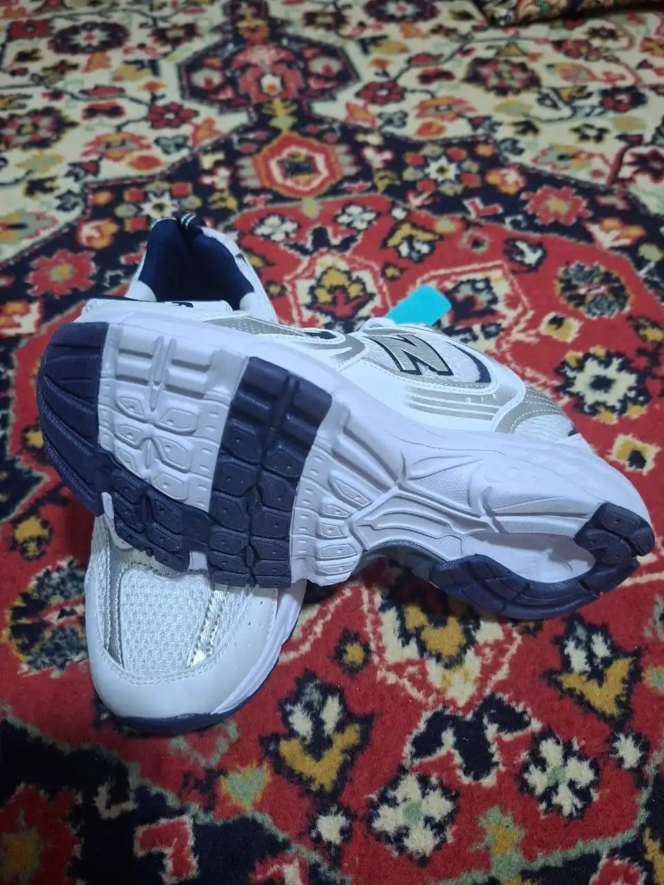 New Balance 530 Ayollar krossovkasi