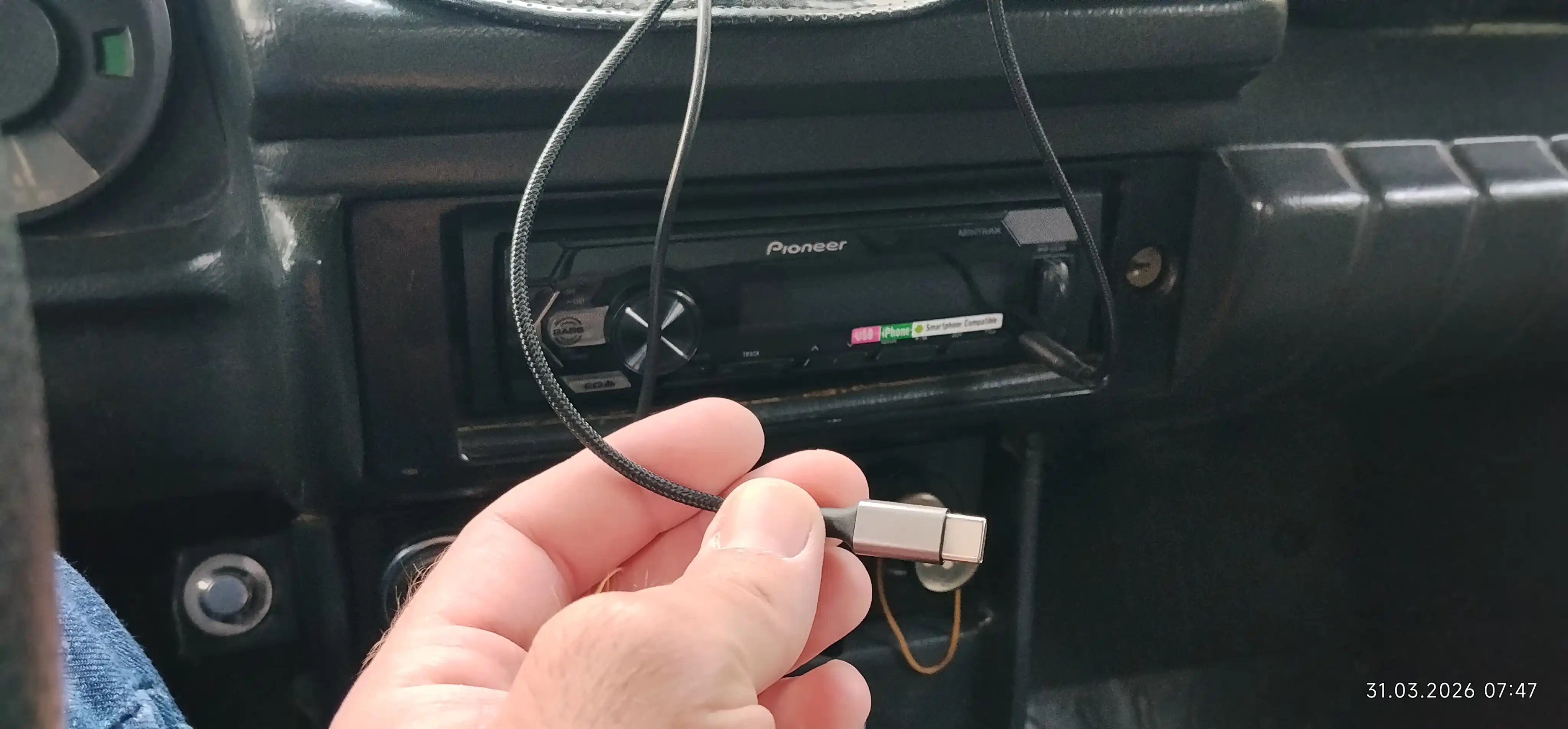 Audio adapter Cable Type-C to 3.5 AUX, Lighting to AUX