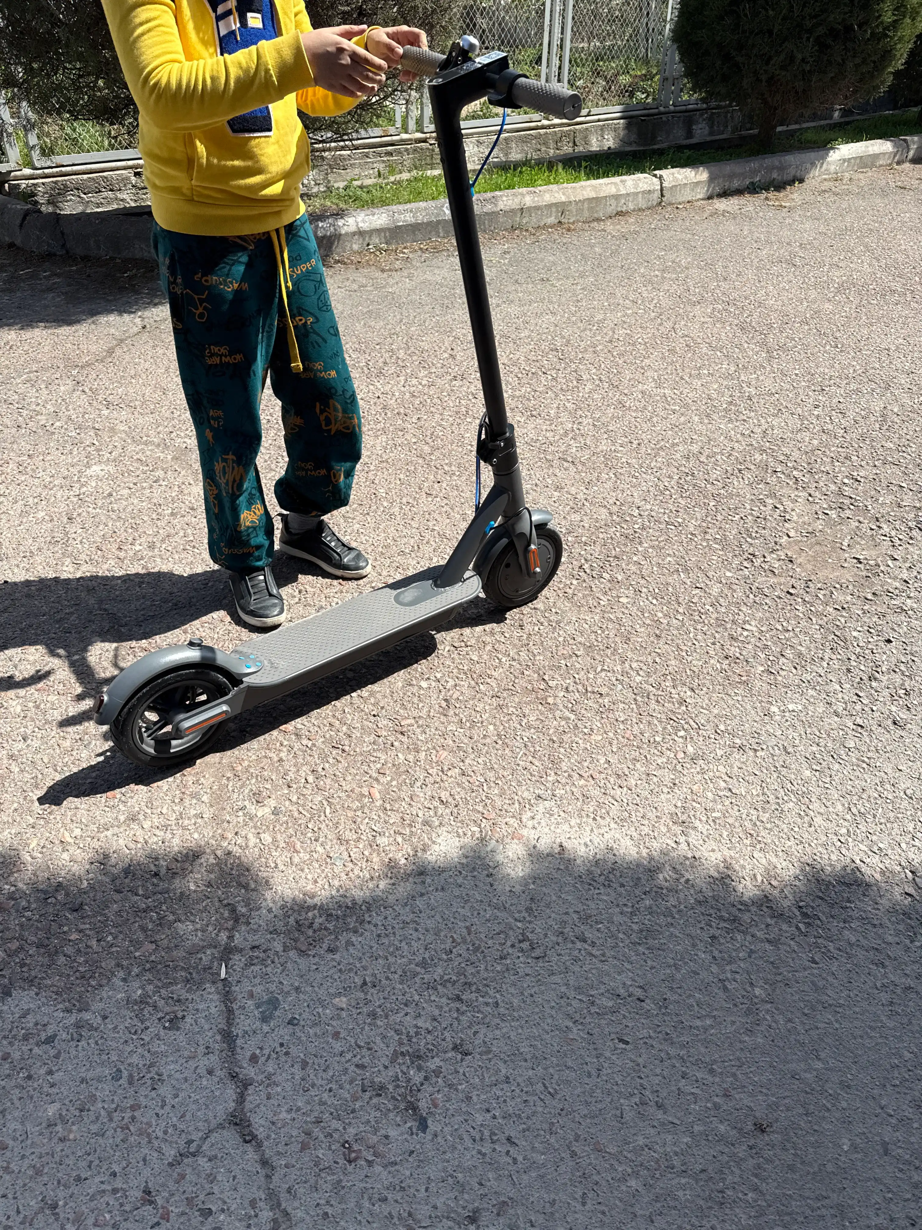 Elektr samokat KECHTE M1 Electric Scooter, 8.5"YM-E02