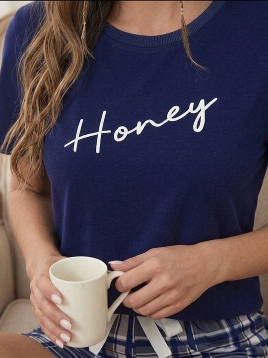 Ayollar uchun uy kiyimi to‘plami (futbolka + shorti) “Honey” pijama