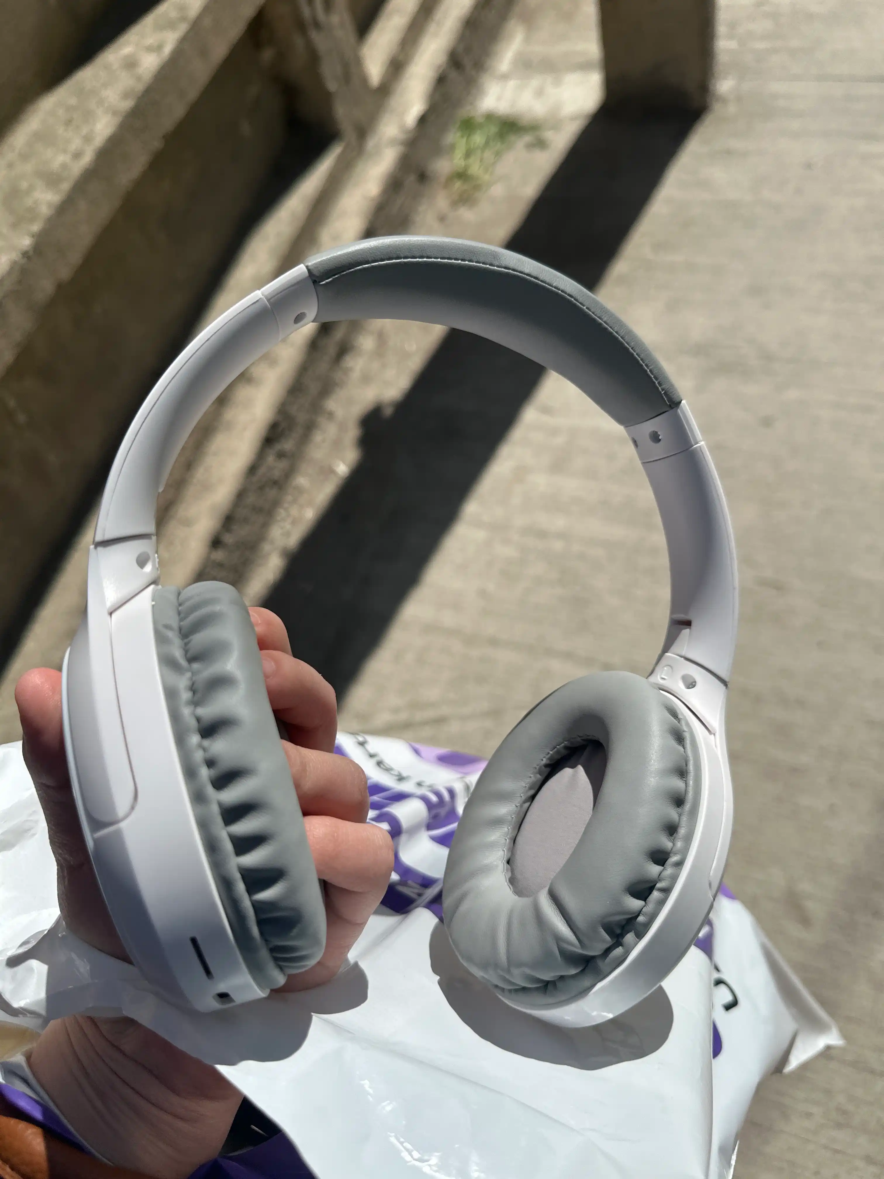 JBL TUNE 1500BT bluetooth 5.3 simsiz quloqchin mikrofonli va AUX rejimda ishlaydi