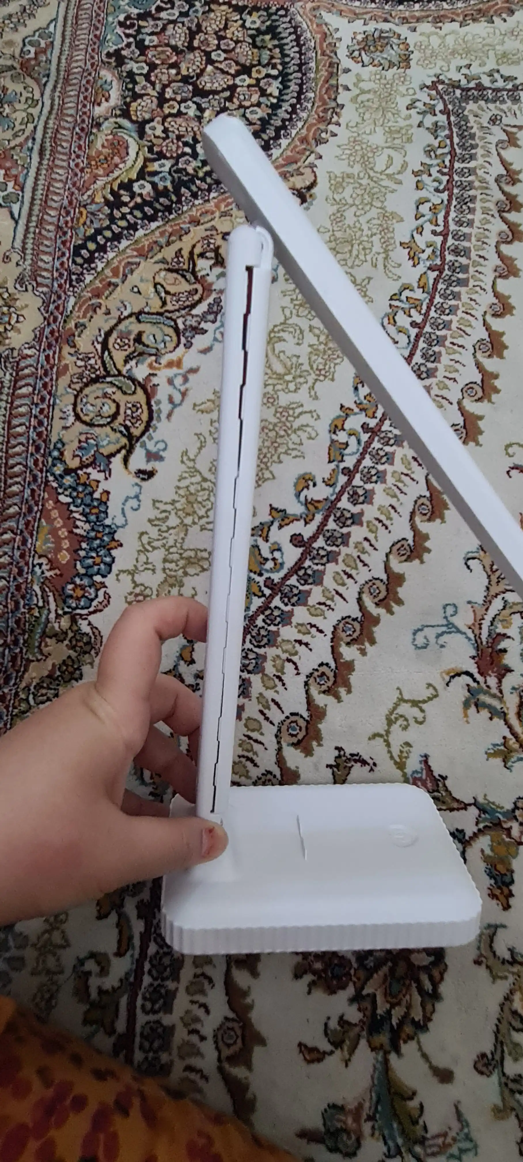 Yig‘ma LED stol lampasi: ko‘z himoyasi, ko‘p funksiyali sozlash va USB quvvatlanish