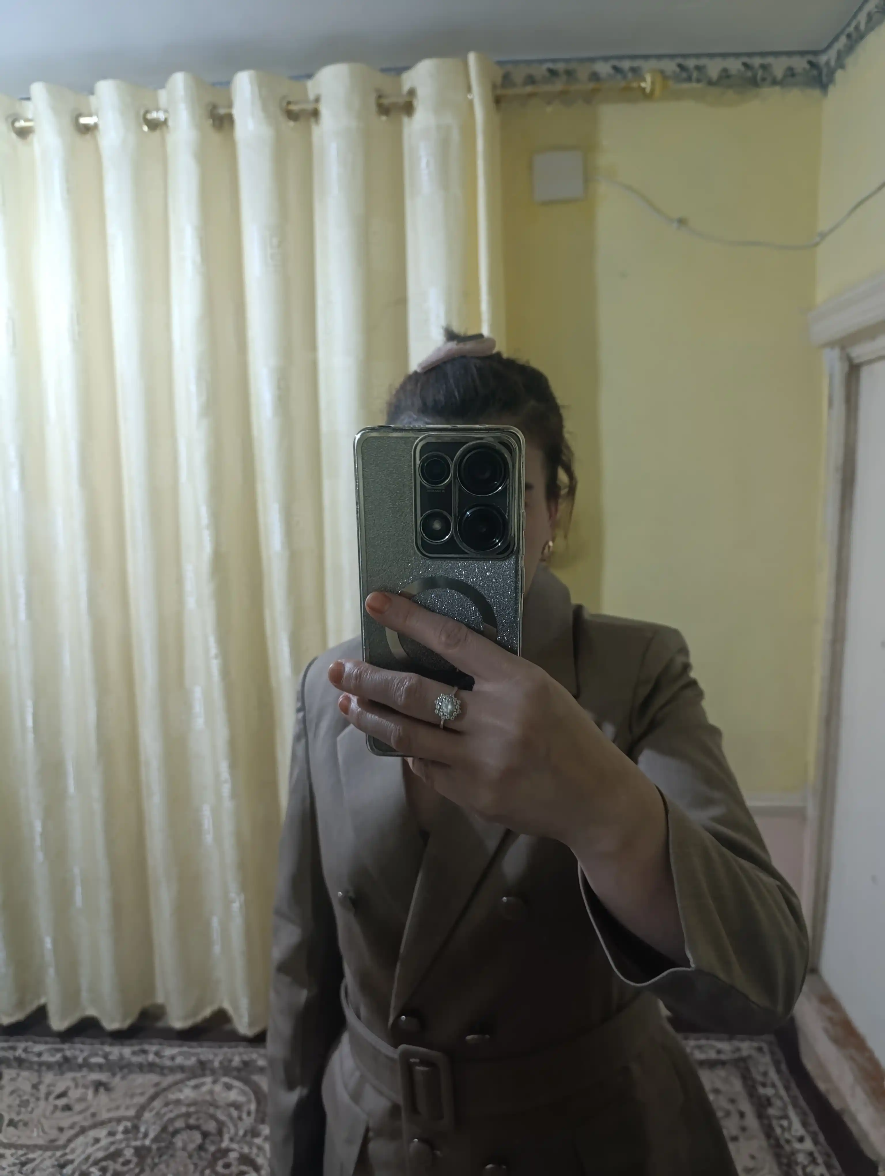 Ayollar kostyumi va shimi