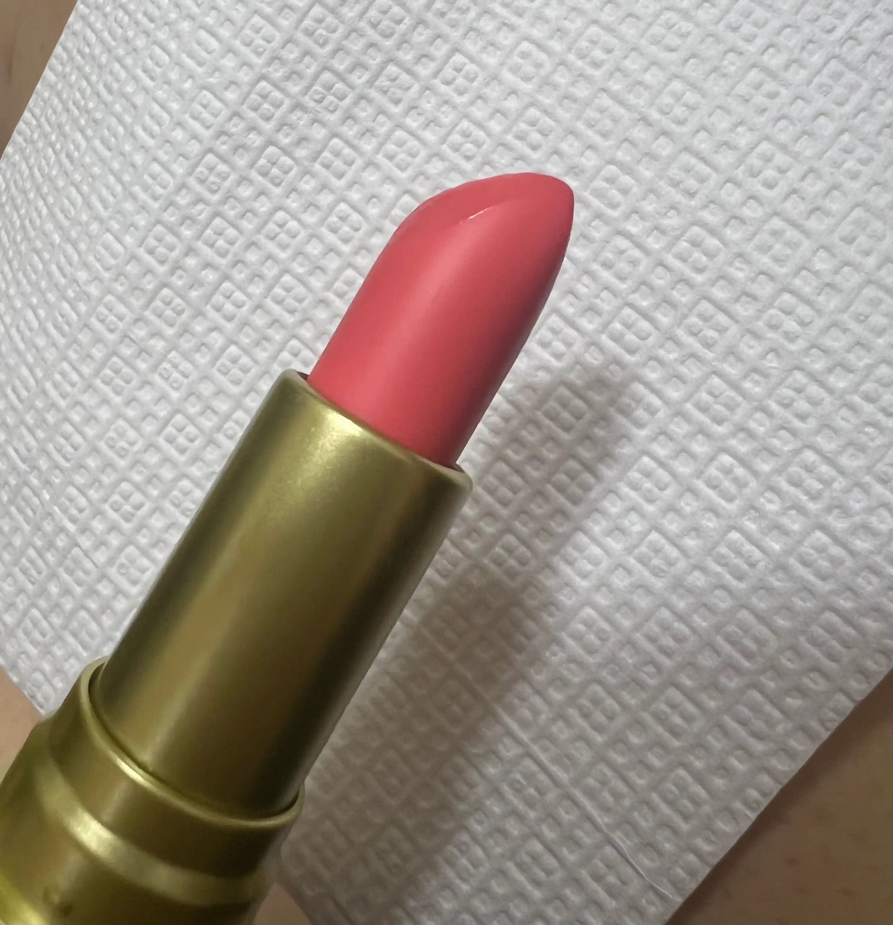 Vivienne Sabo Balm Fantaisie lab uchun bo'yog'-balzam, ton 05 shaftoli, 4 g