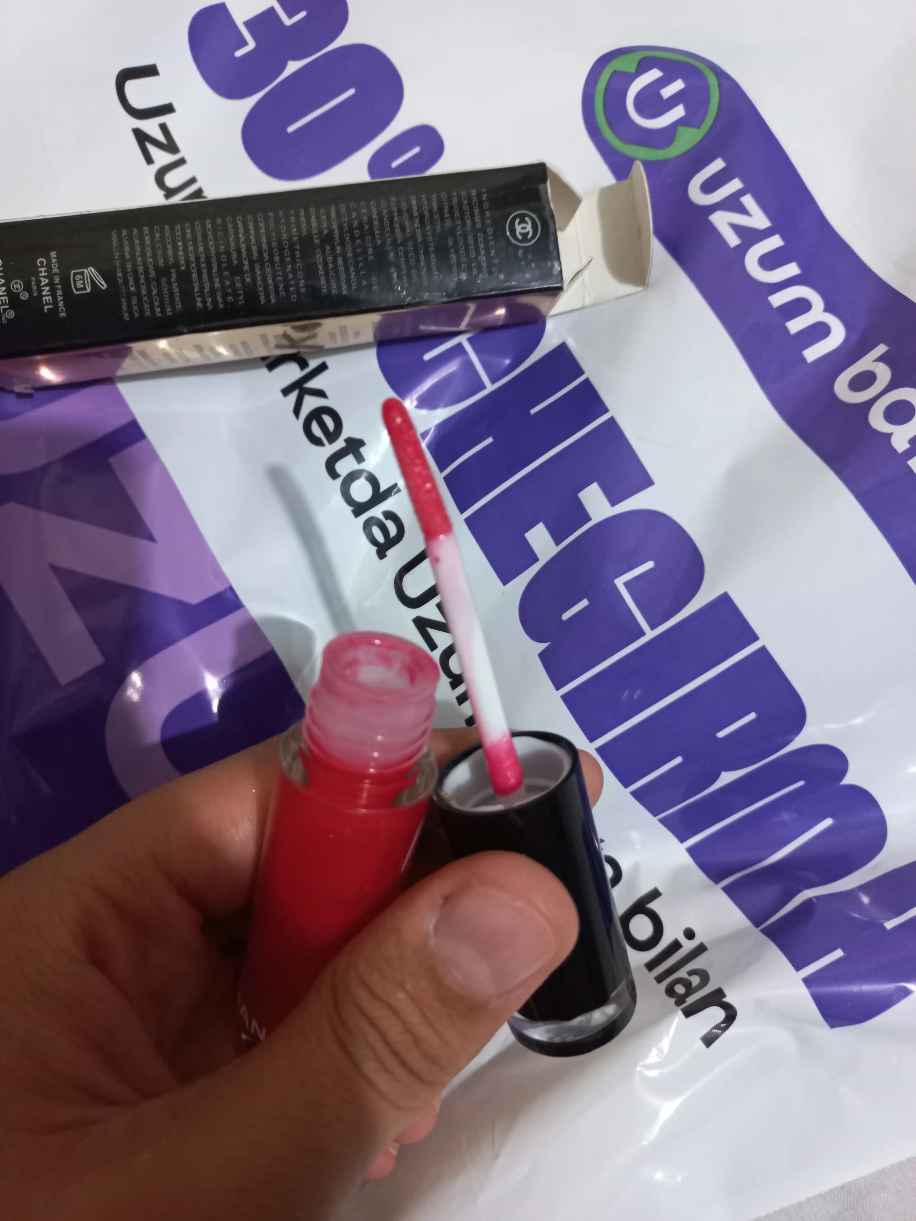 Ультра глянцевый блеск для губ Rouge Allure Velvet, жидкая помада, 8 г 