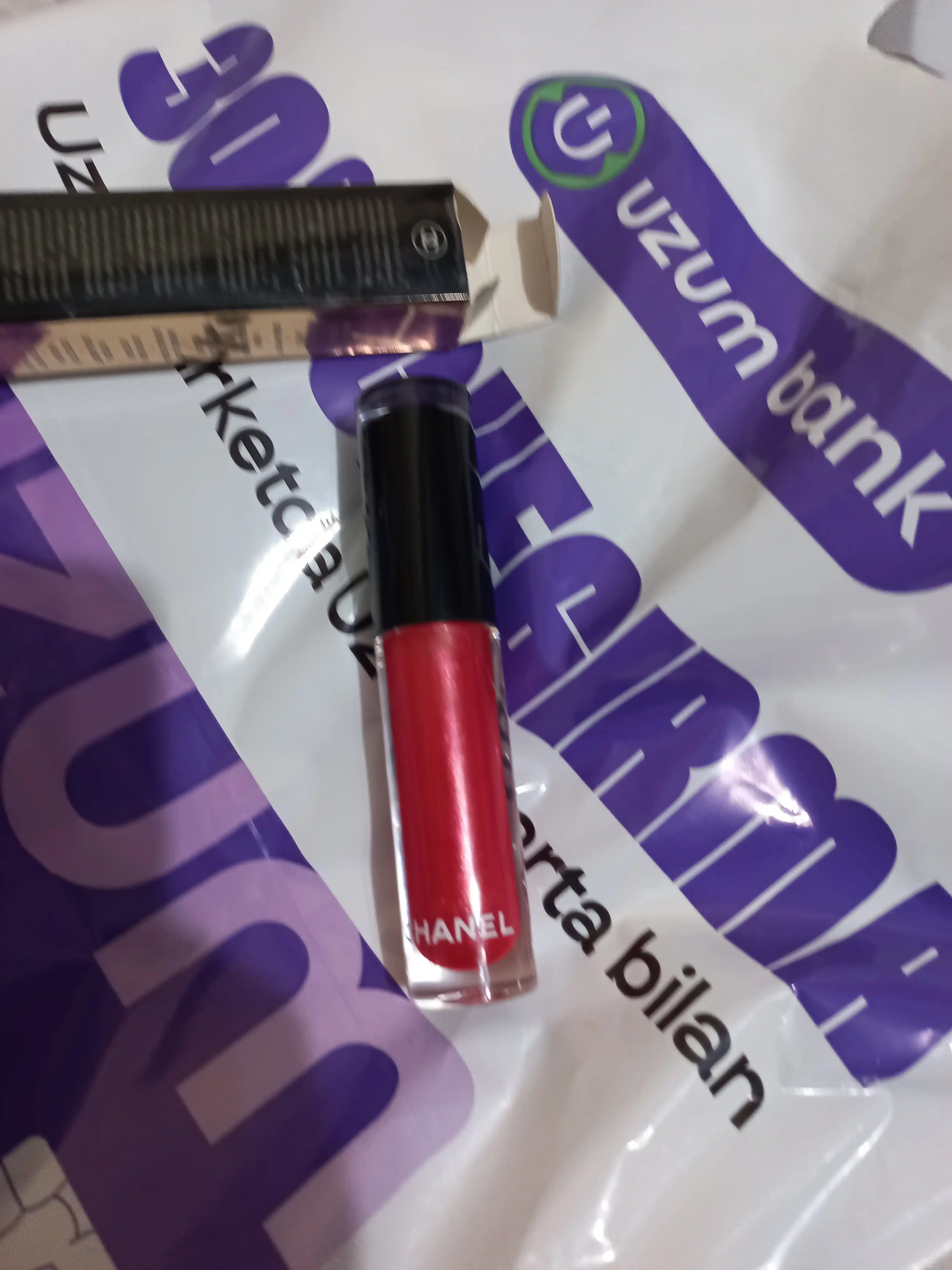 Ультра глянцевый блеск для губ Rouge Allure Velvet, жидкая помада, 8 г 
