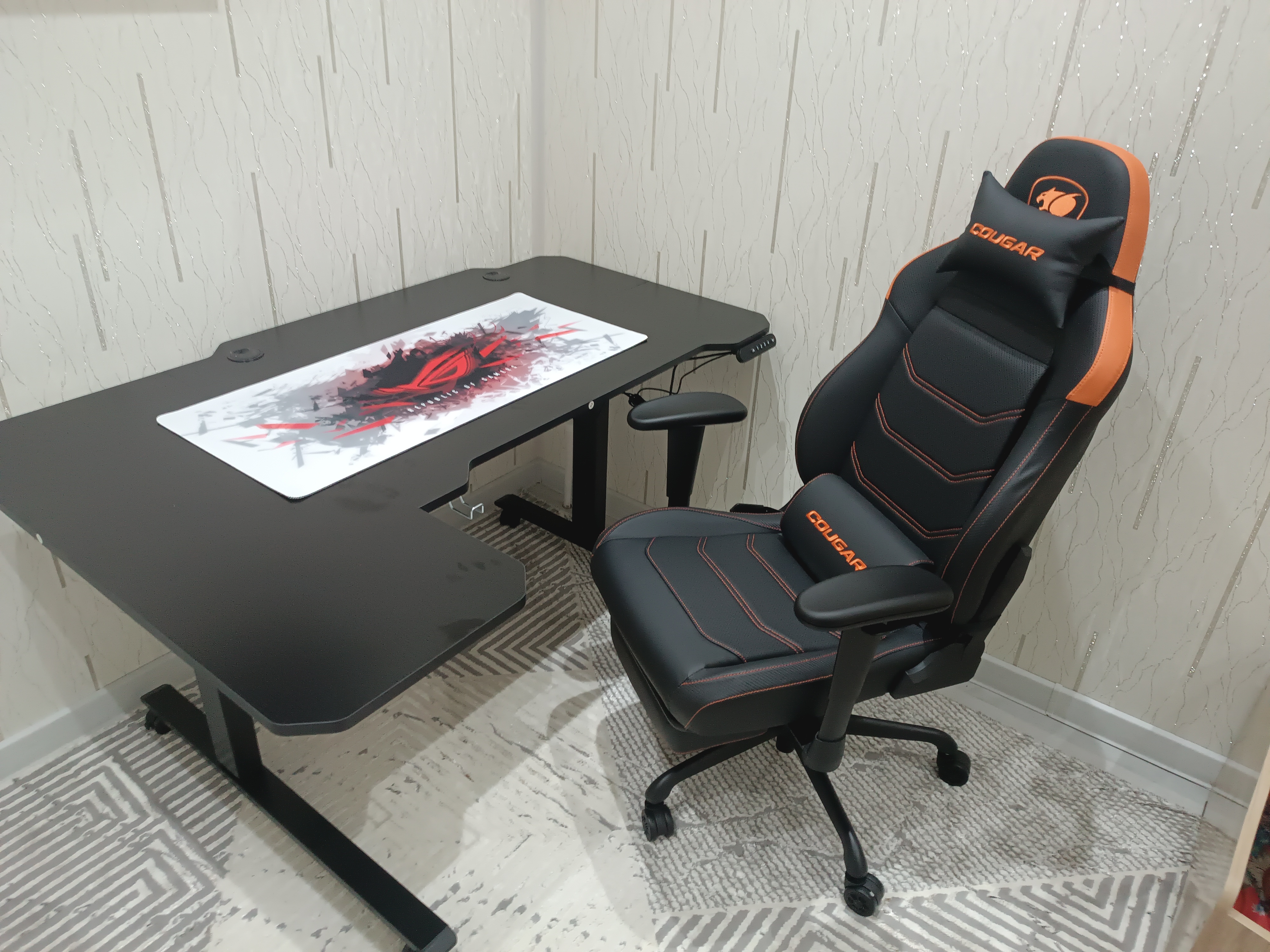 Elektr balandligi sozlanishi kompyuter stoli, 150 × 78 sm