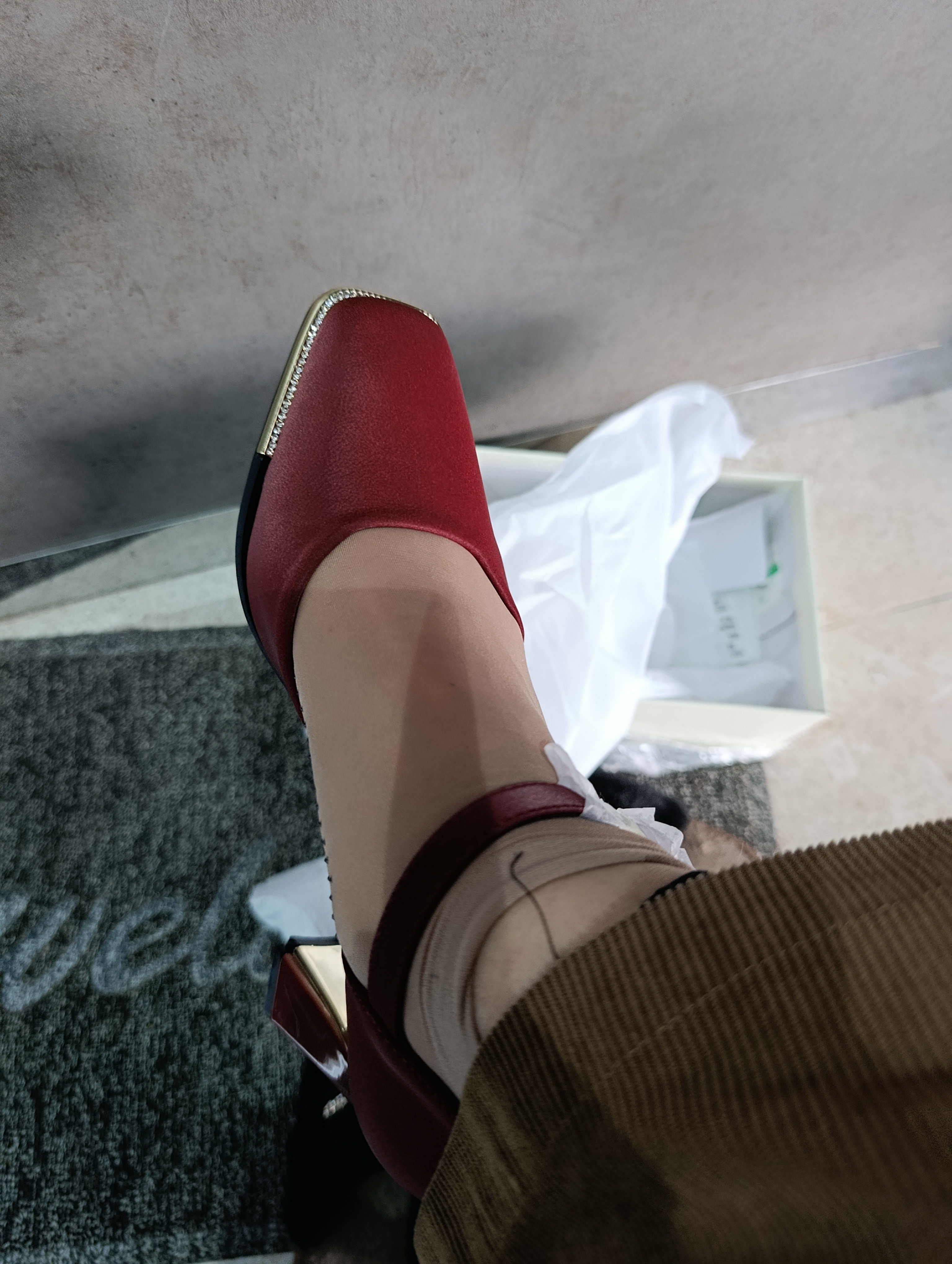 Nafis ayollar poyabzali, poshnali - ofis, bayram va kundalik kiyimlar uchun
