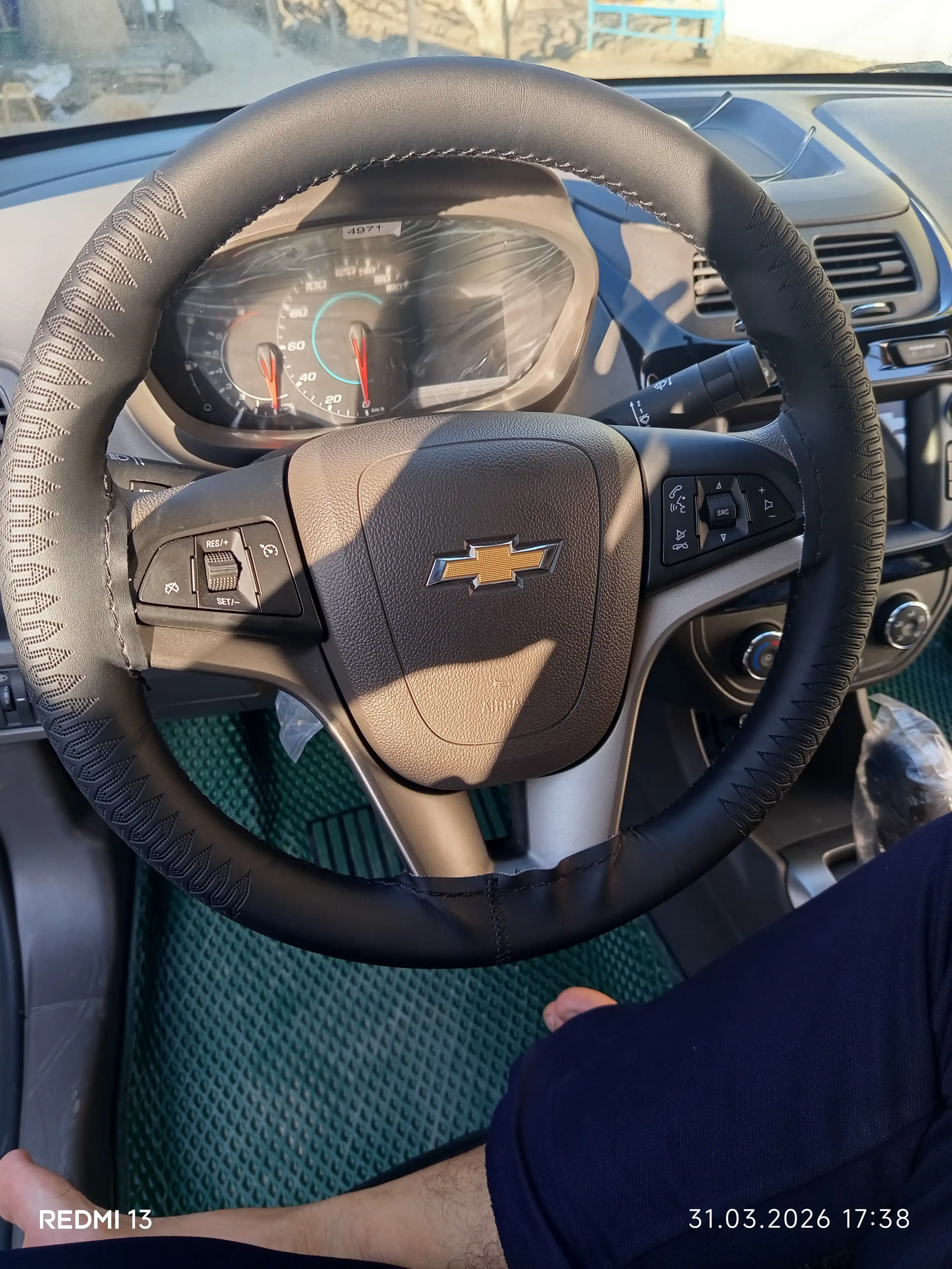 Чехол на руль Car BOSS, из дышащей, удобной и экологичной кожи