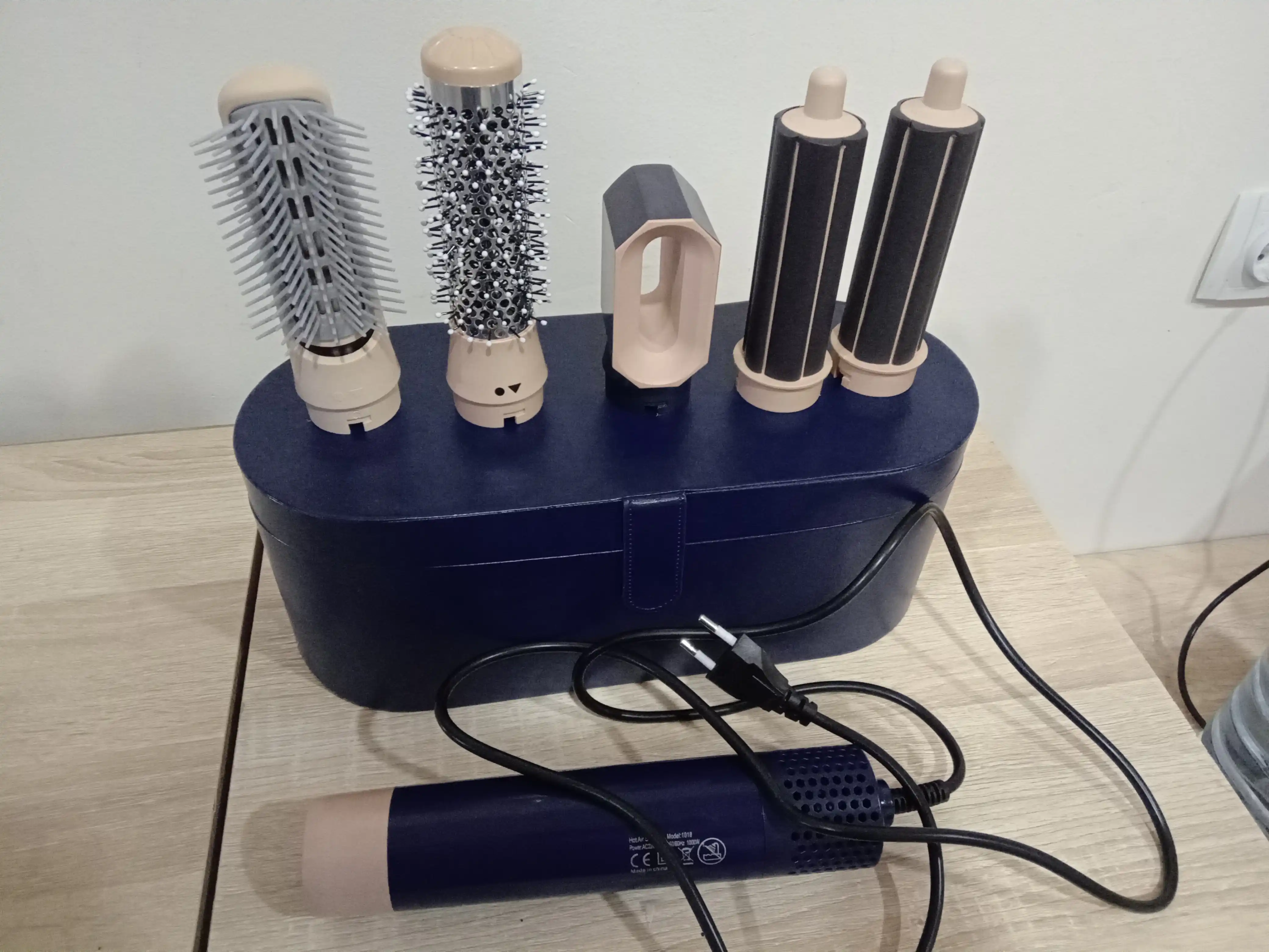 Dyson fen-stayler, 5 tasi 1 da, barcha turdagi sochlar uchun