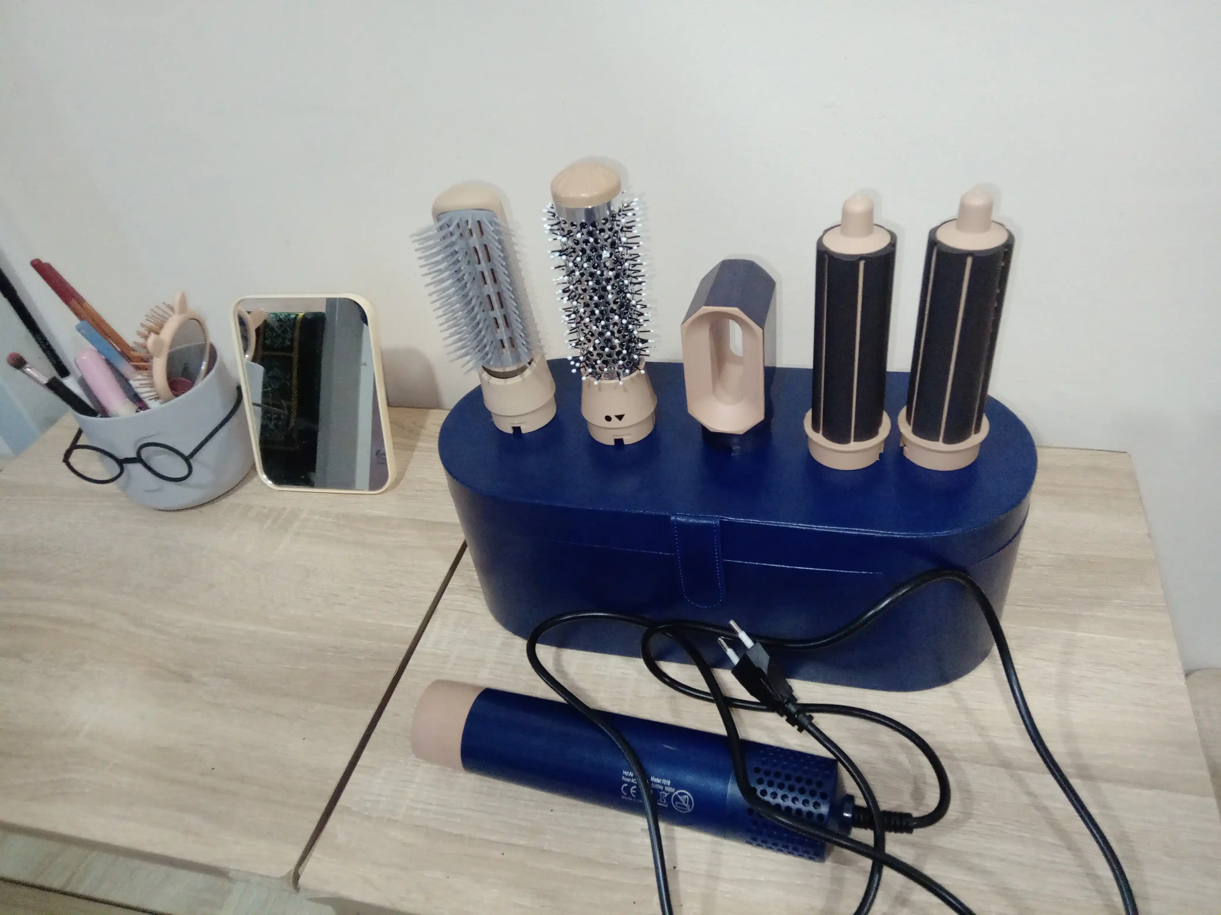 Dyson fen-stayler, 5 tasi 1 da, barcha turdagi sochlar uchun