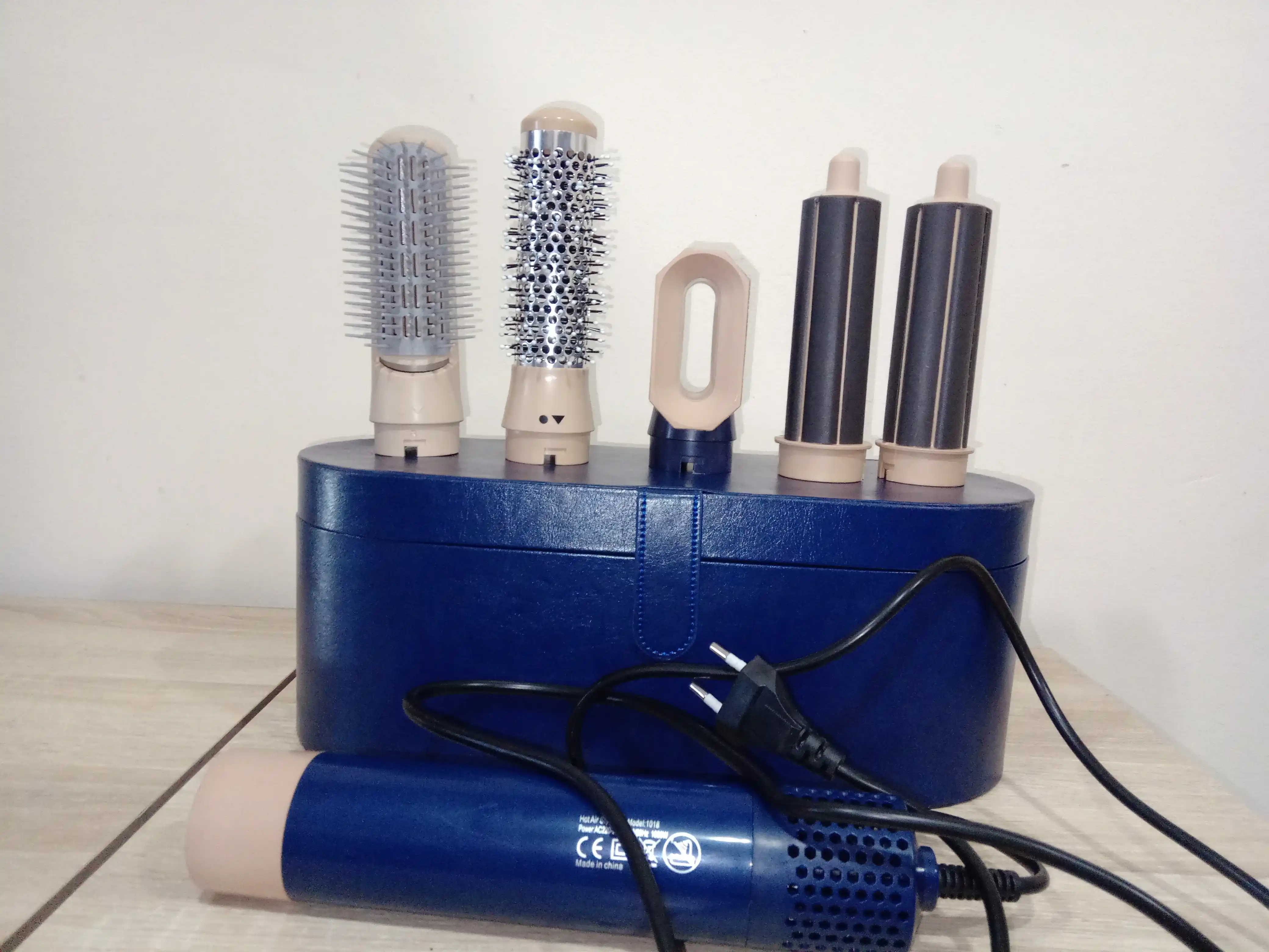 Dyson fen-stayler, 5 tasi 1 da, barcha turdagi sochlar uchun