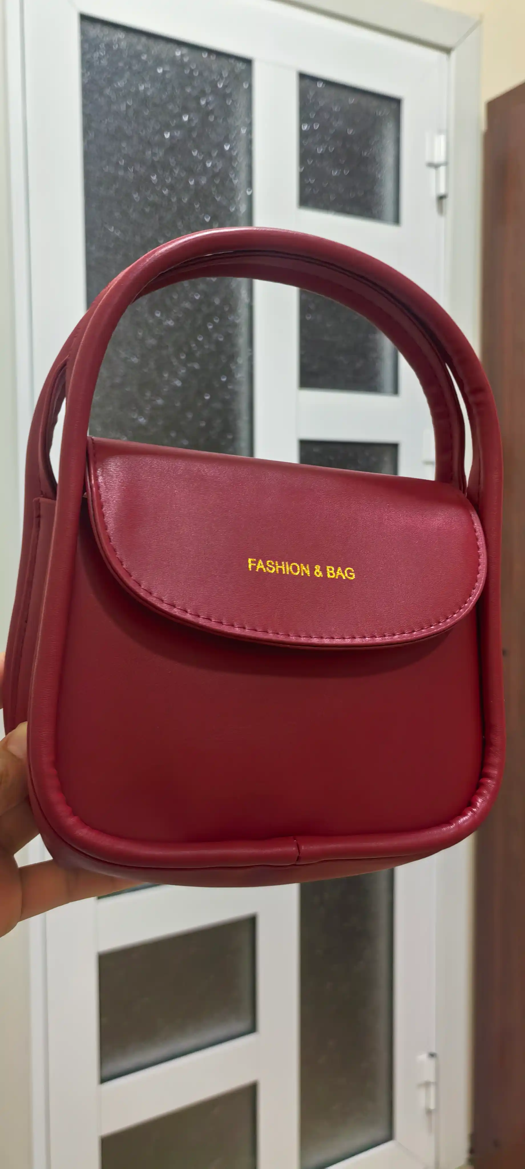 Ayollar sumkasi, mini bag, yelkama, tasmali. O'rtacha razmerda