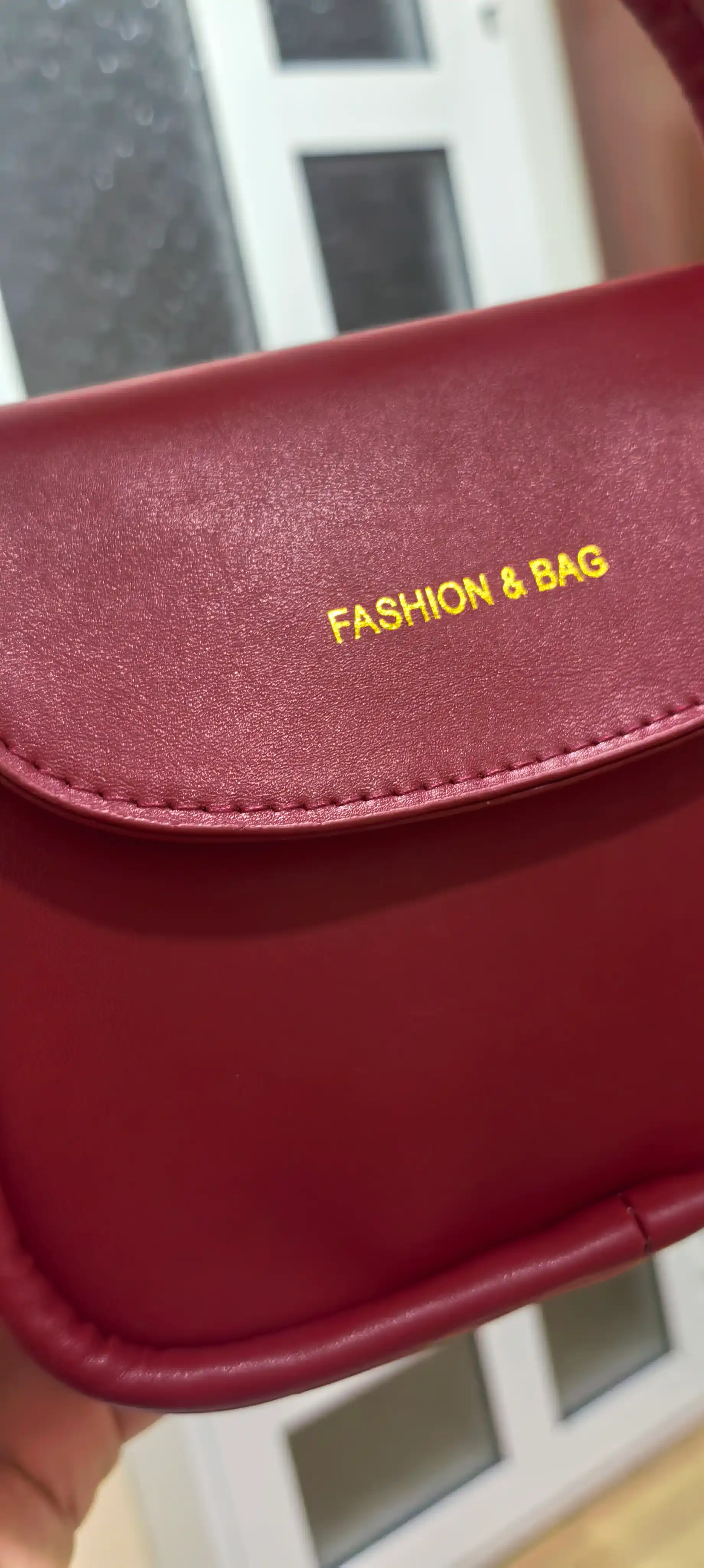 Ayollar sumkasi, mini bag, yelkama, tasmali. O'rtacha razmerda