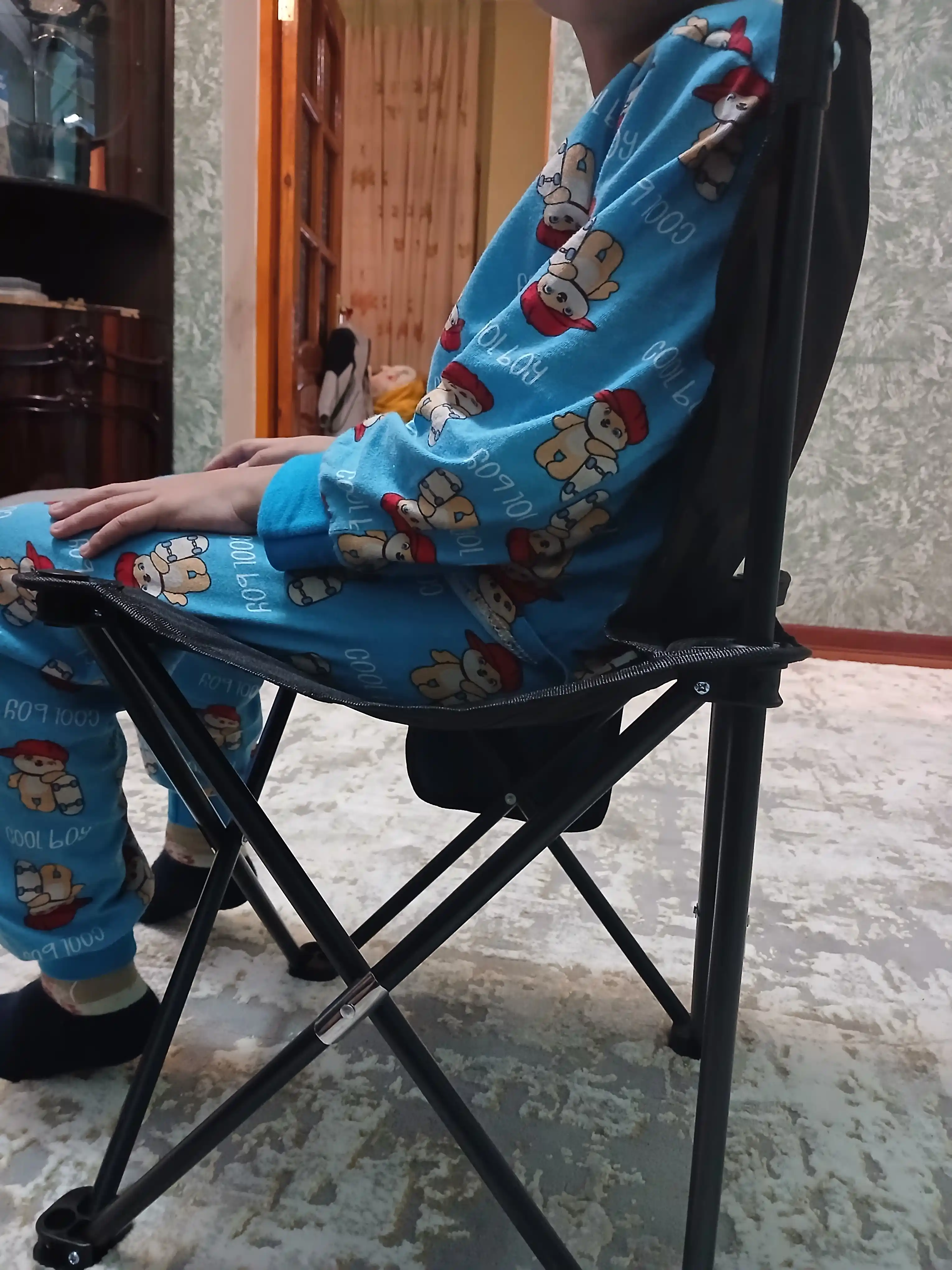 Yumshoq yig‘iladigan sayohat stuli, orqa va oyoq tayanchli bilan
