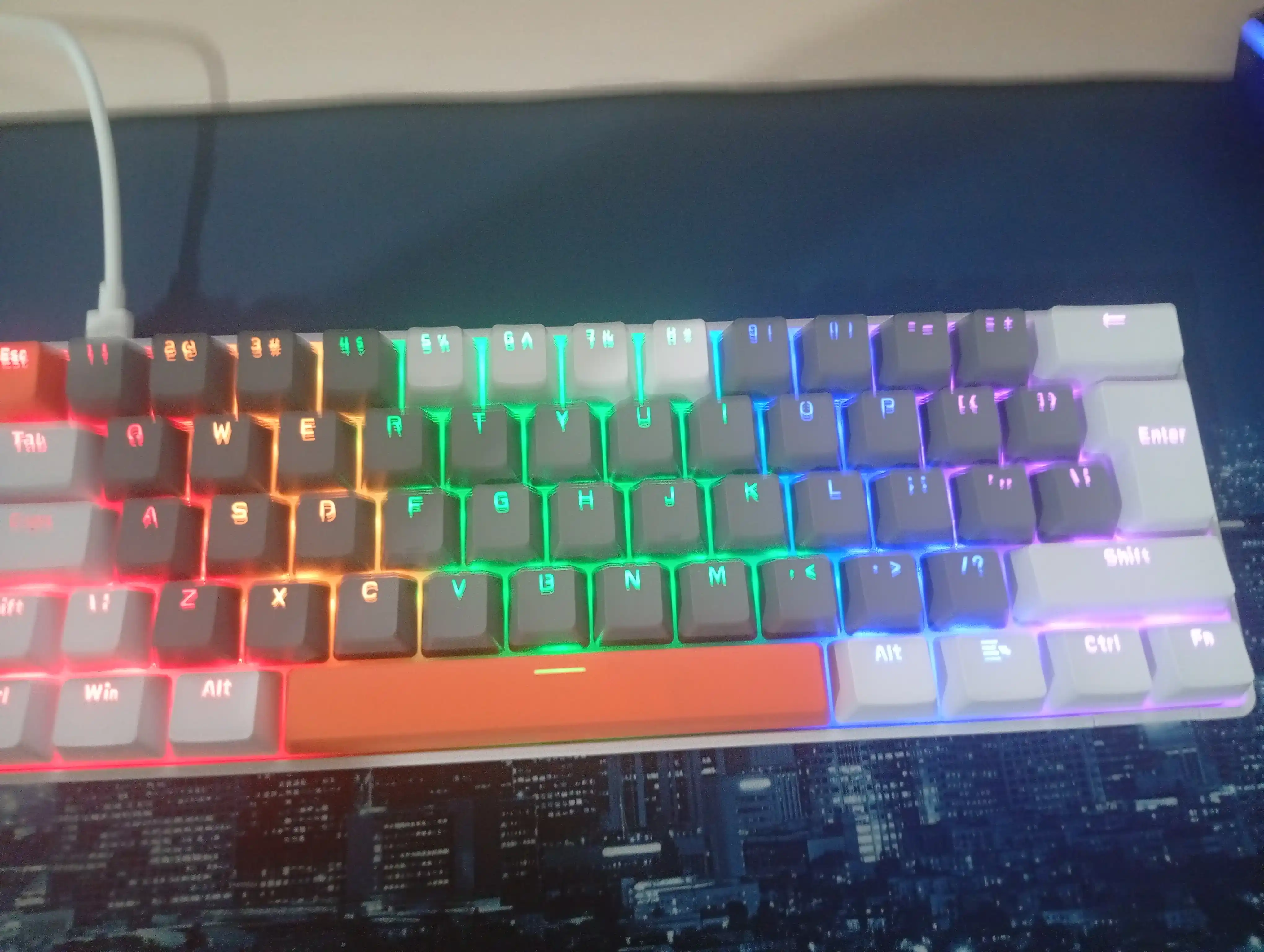 O'yin mexanik klaviaturasi T60