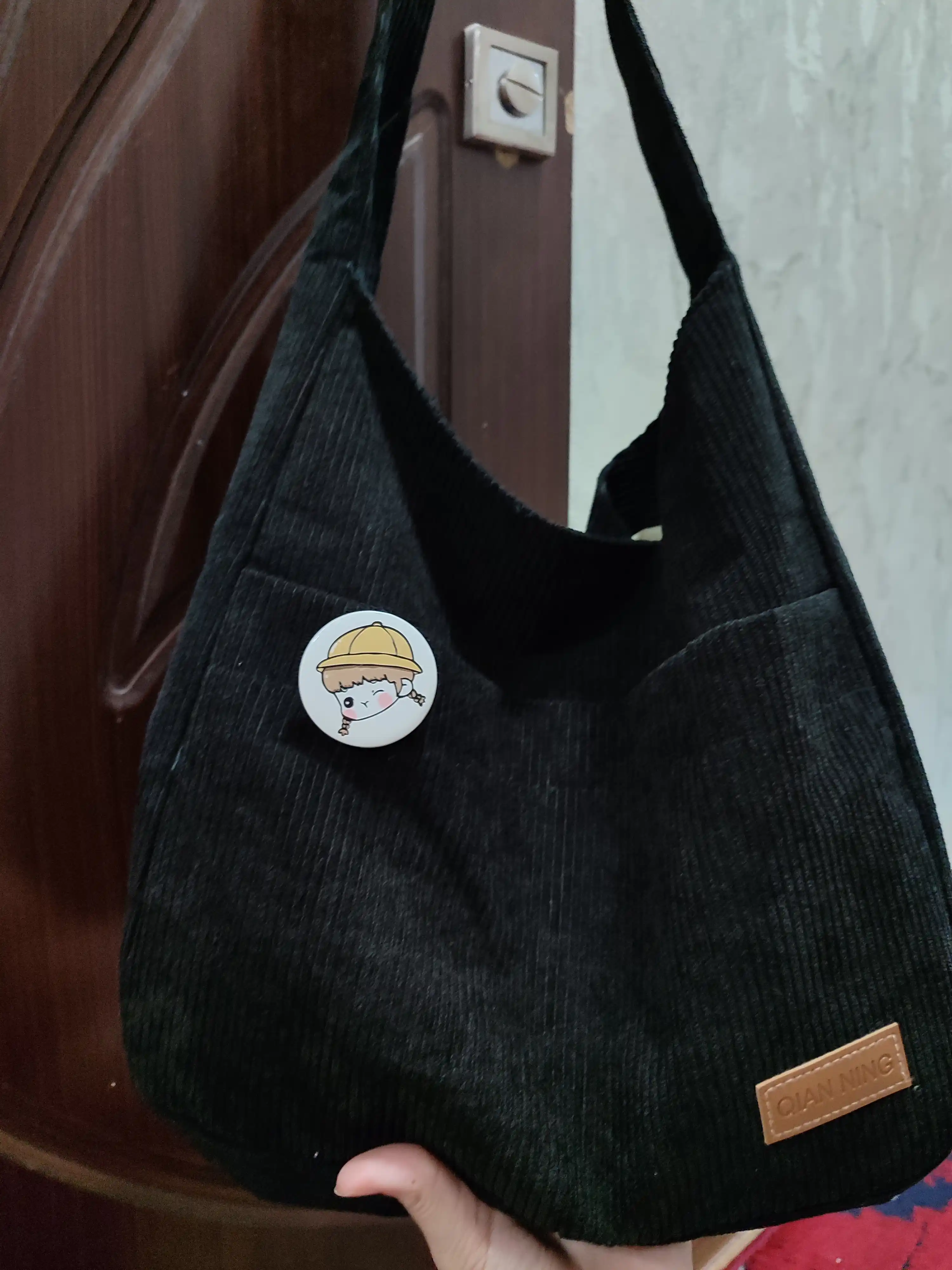 Ayollar shopper sumkasi, baxmaldan, yelkaga taqiladigan, 4 xil rangda: qora, jigar rang, oq, pushti
