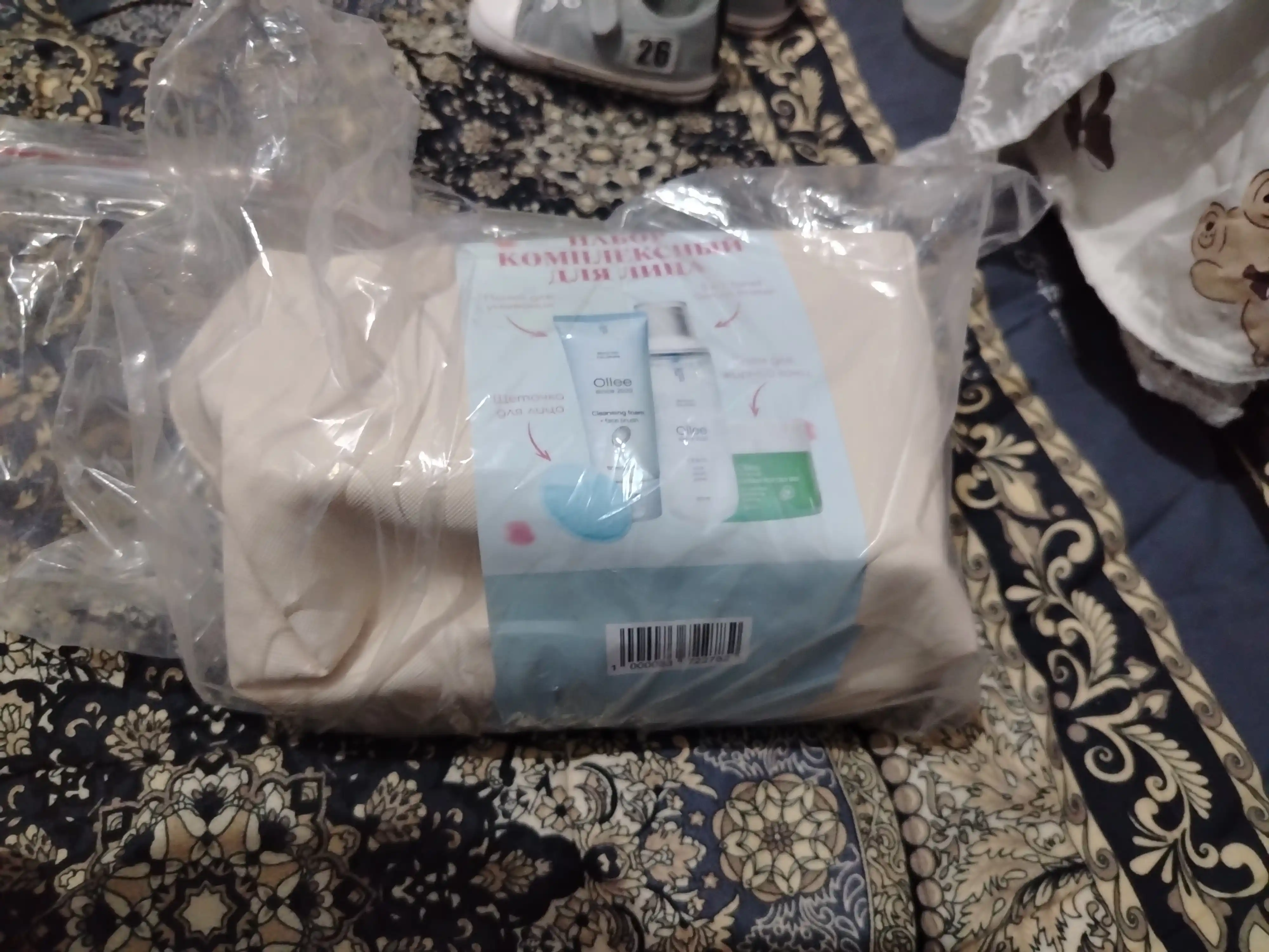 Kosmetik sovg‘a to‘plami Ollee yuz va tana parvarishi, namlantirish va tozalash uchun