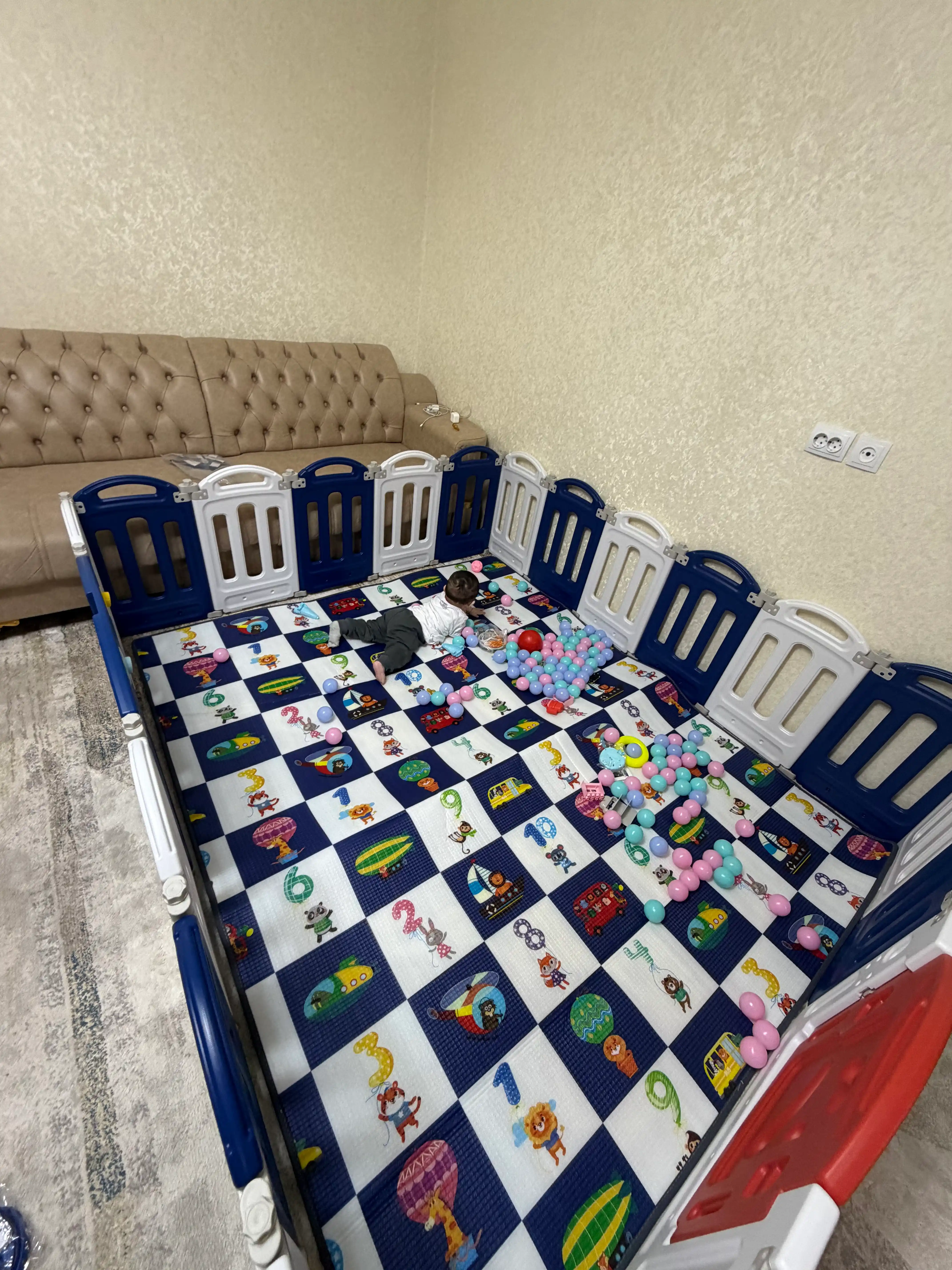 DOM BABY bolalar o'yin maydonchasi manej, gilamcha va 100 ta to'p bilan, 186x229 sm