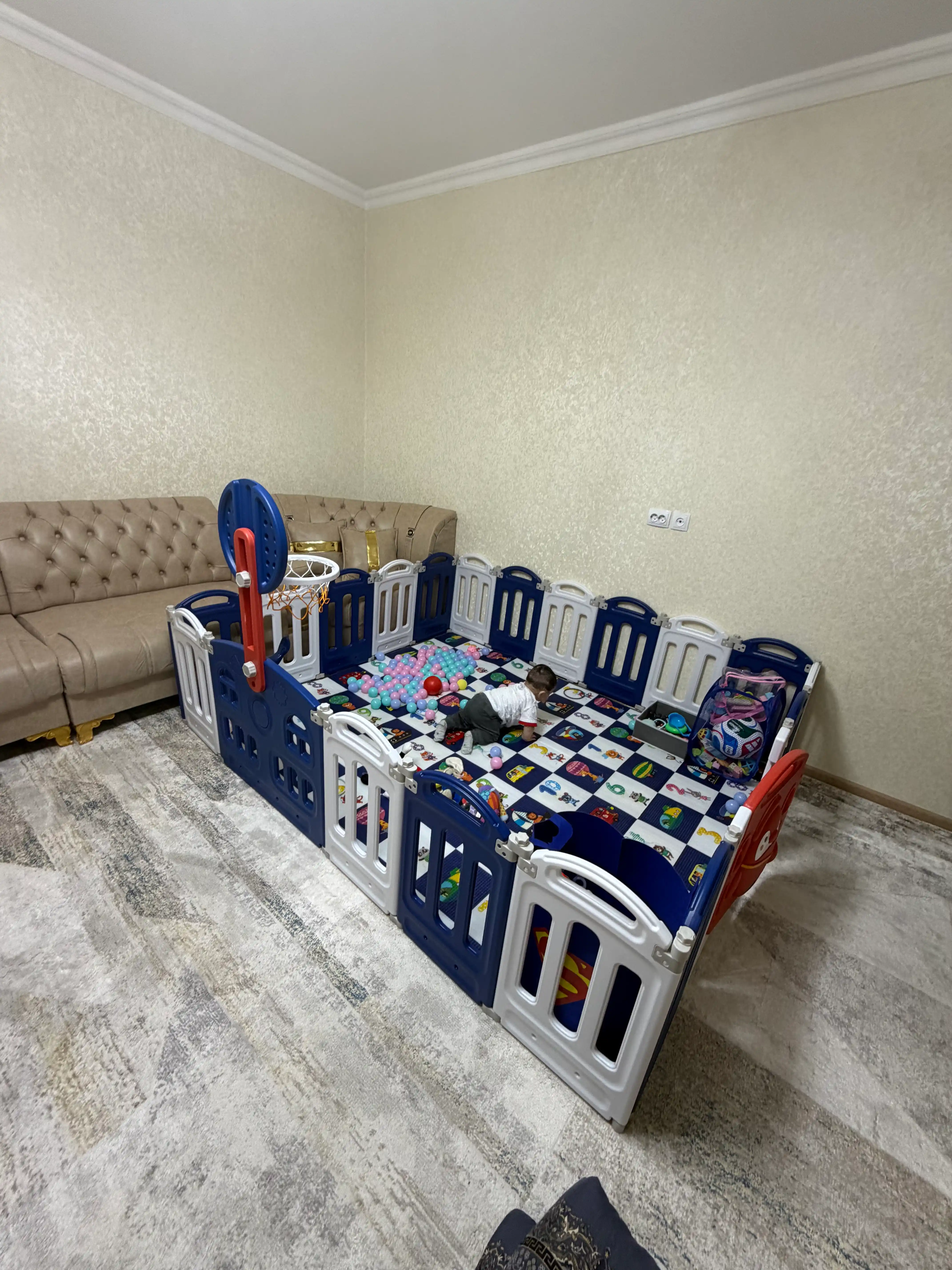 DOM BABY bolalar o'yin maydonchasi manej, gilamcha va 100 ta to'p bilan, 186x229 sm