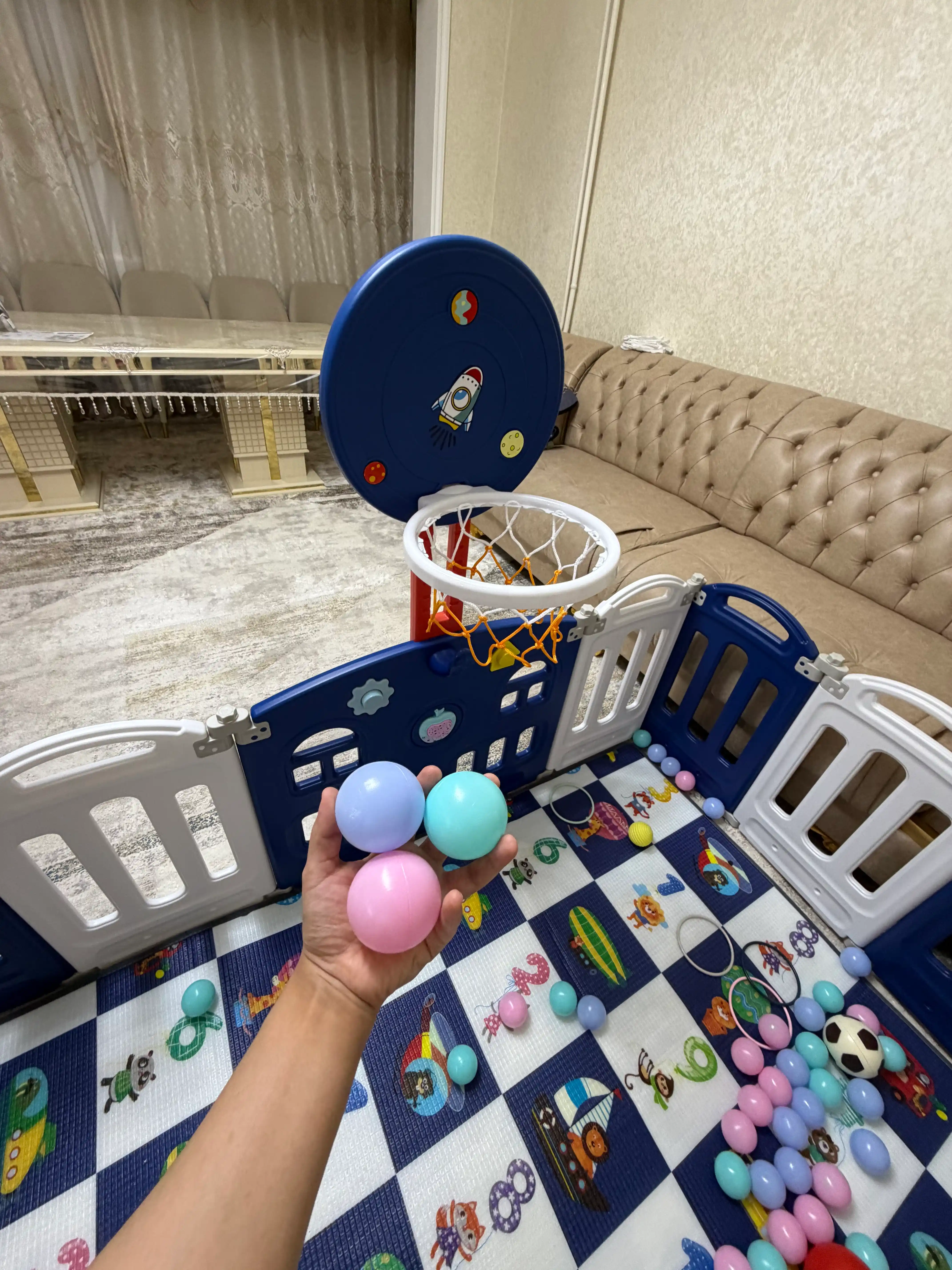 DOM BABY bolalar o'yin maydonchasi manej, gilamcha va 100 ta to'p bilan, 186x229 sm
