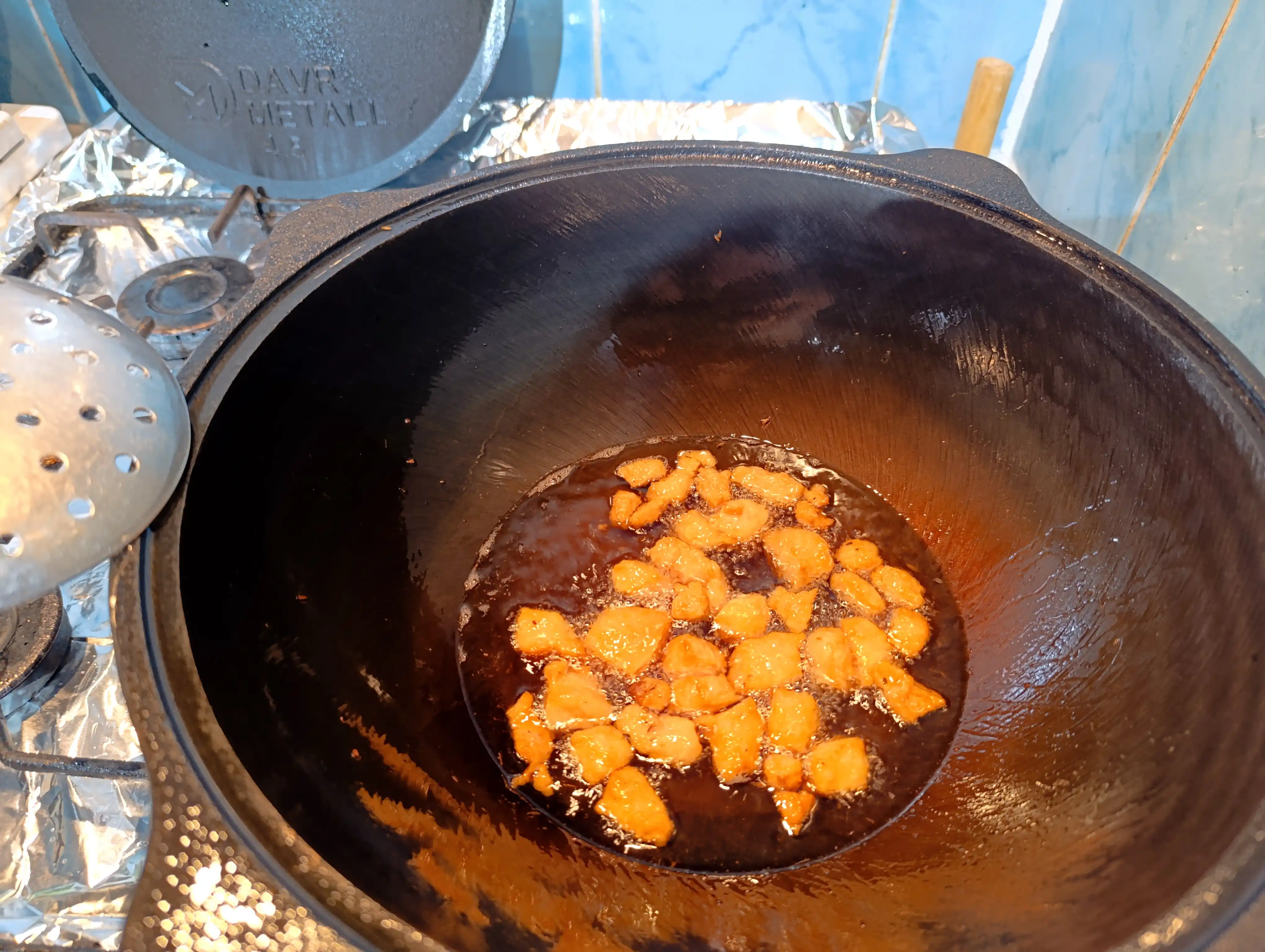 Казан чугунный с крышкой
