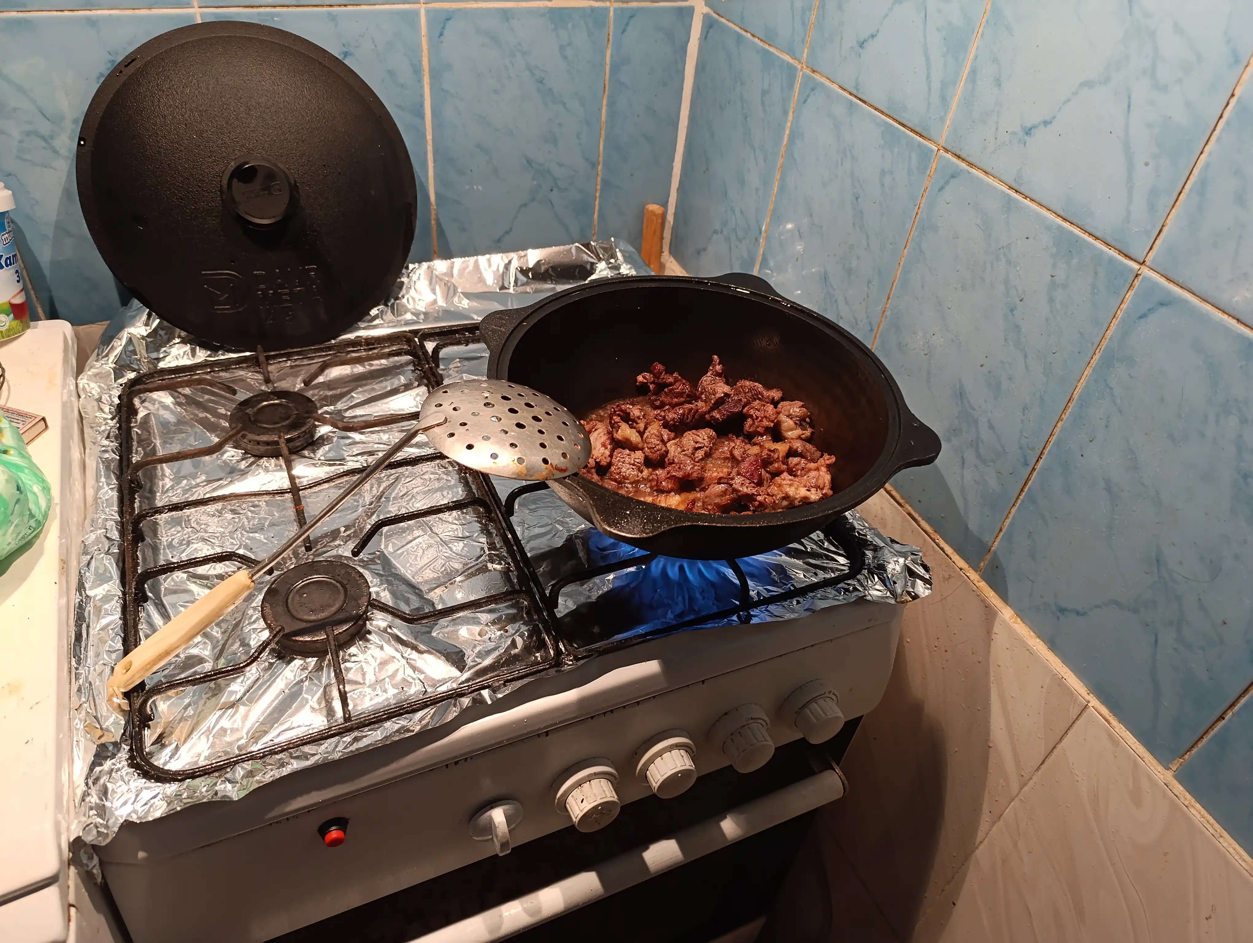 Казан чугунный с крышкой