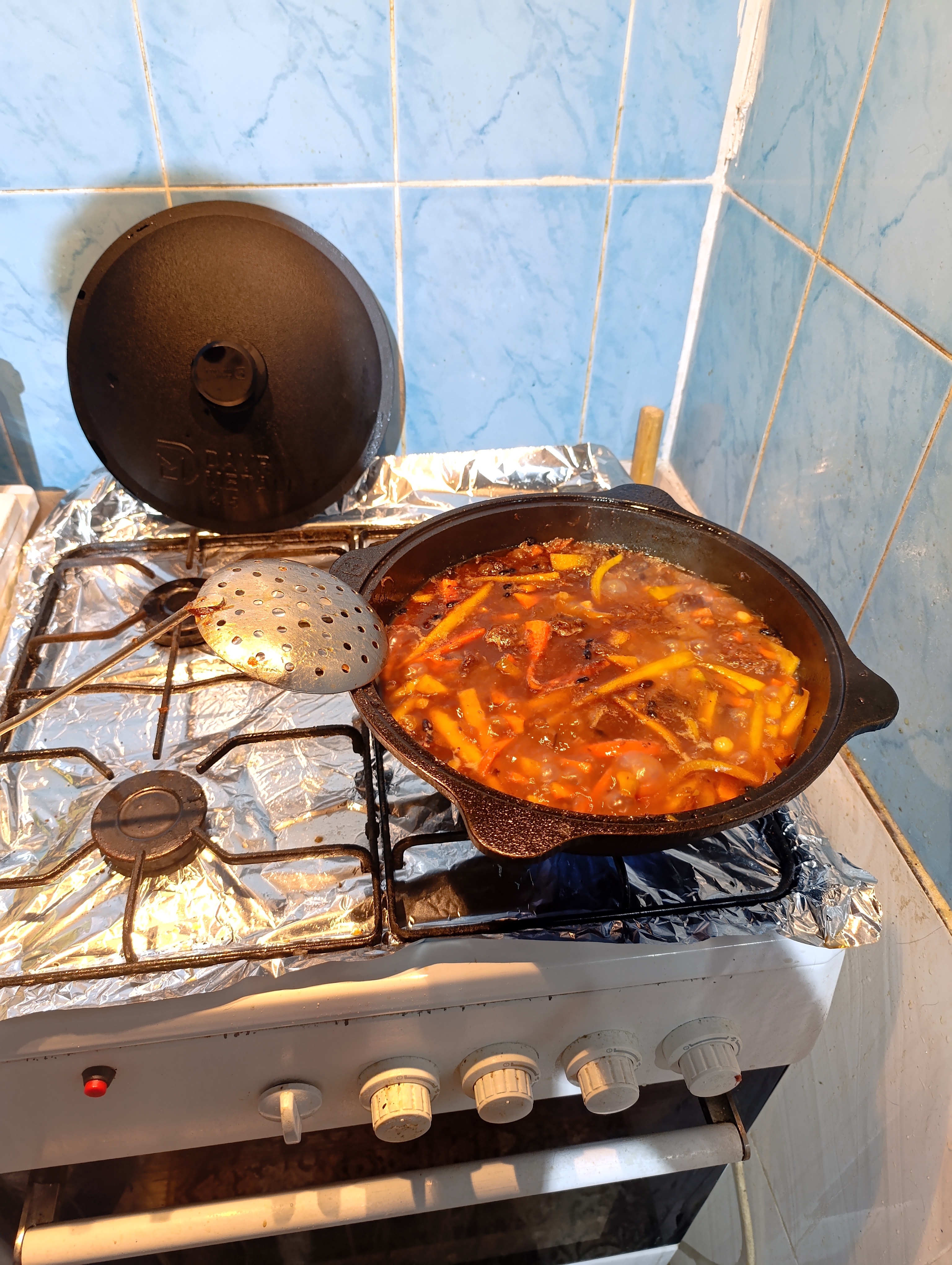 Казан чугунный с крышкой