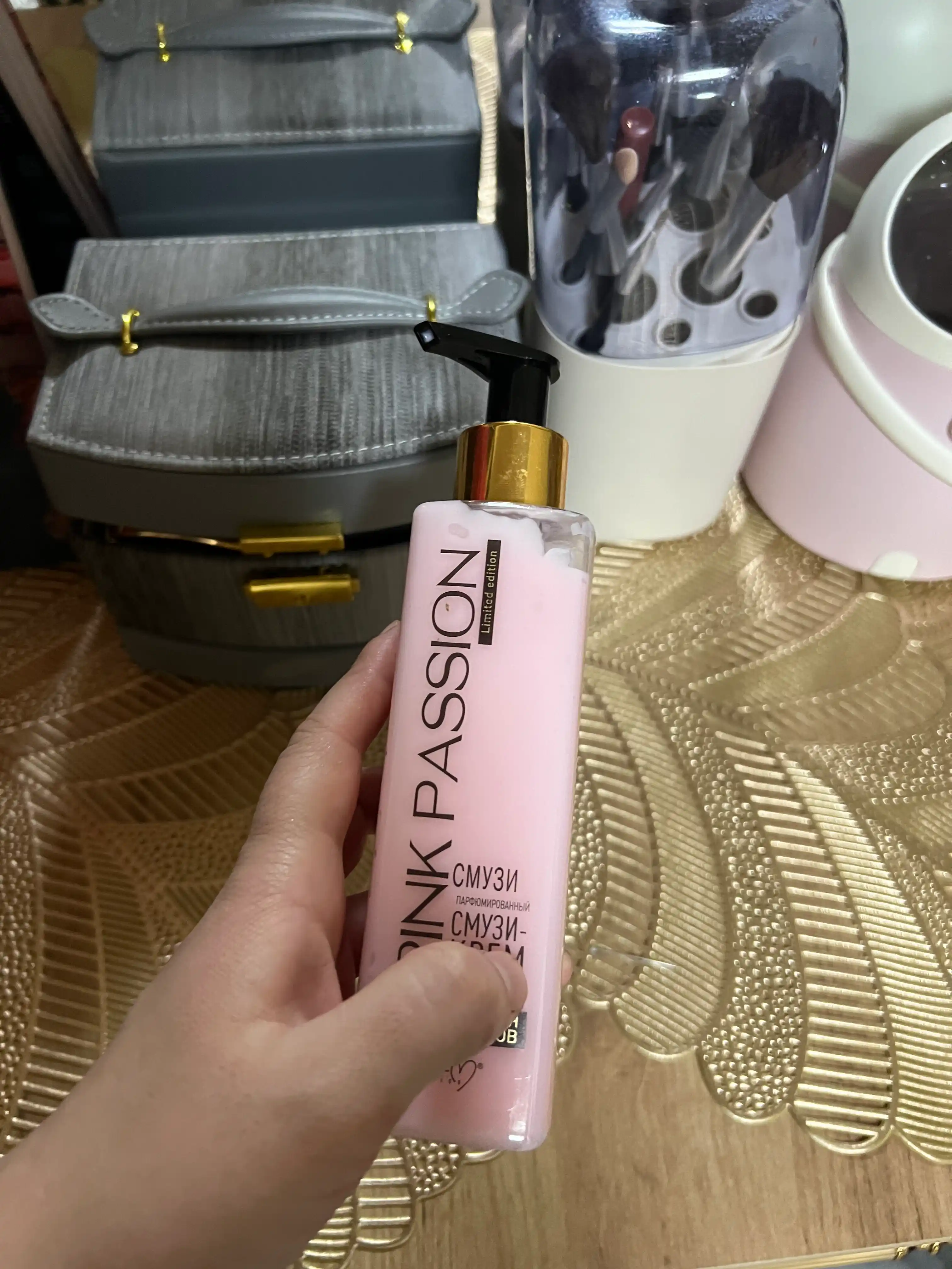 Pink Passion parfyumeriyali tana uchun krem, namlantiruvchi va yumshatuvchi, 190 ml