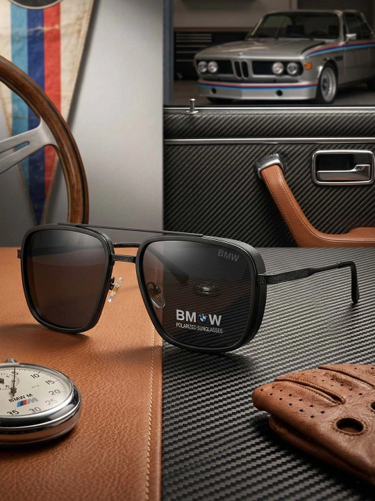 Quyoshdan saqlovchi ko'zoynaklar BMW uslubida
