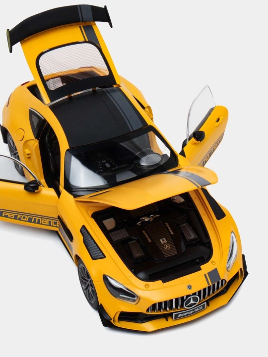 Модель машины Mercedes Benz AMG GT R 1:18