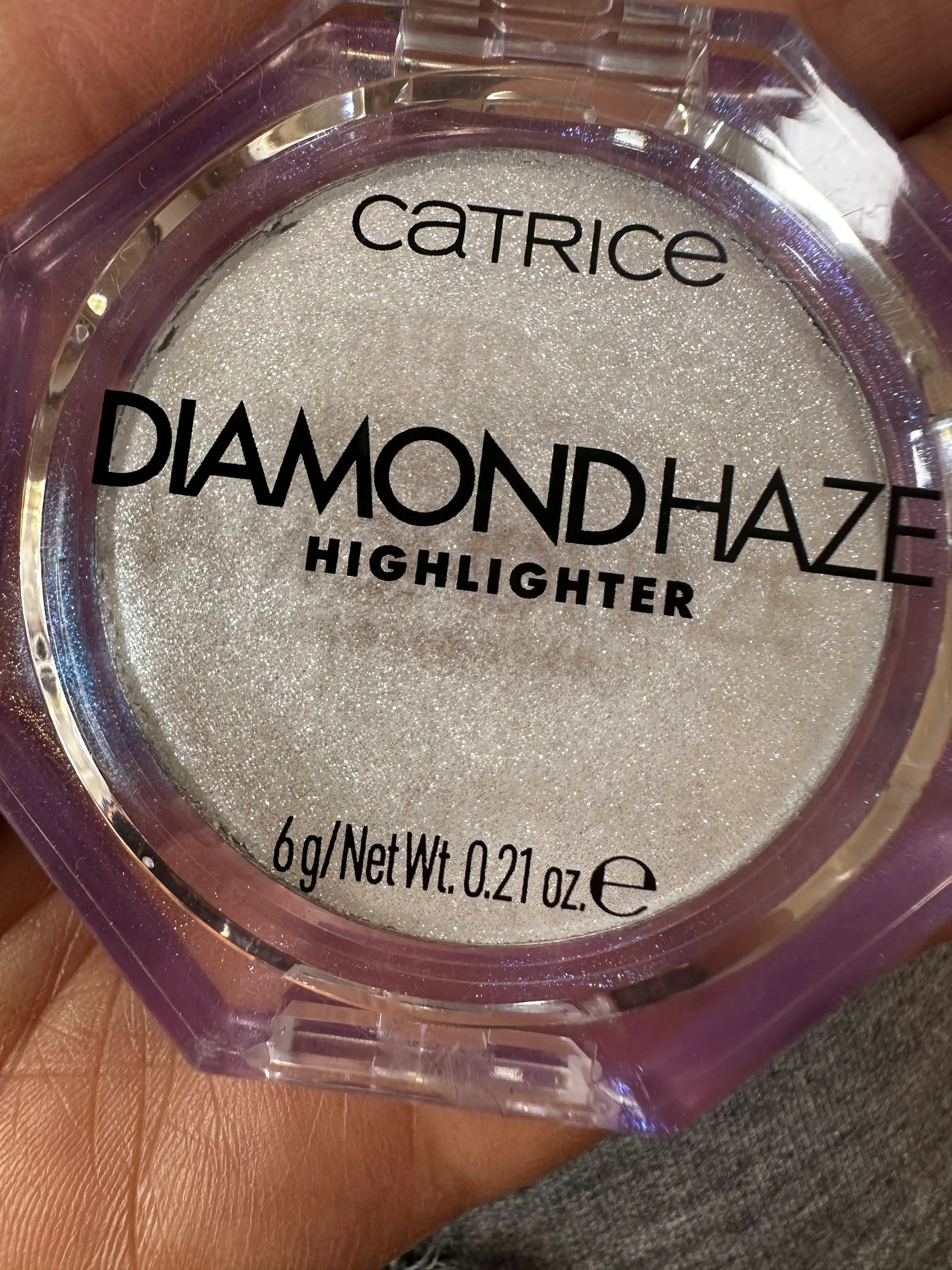 Хайлайтер Catrice Diamond Haze эффект 3D-шиммера, 6 г